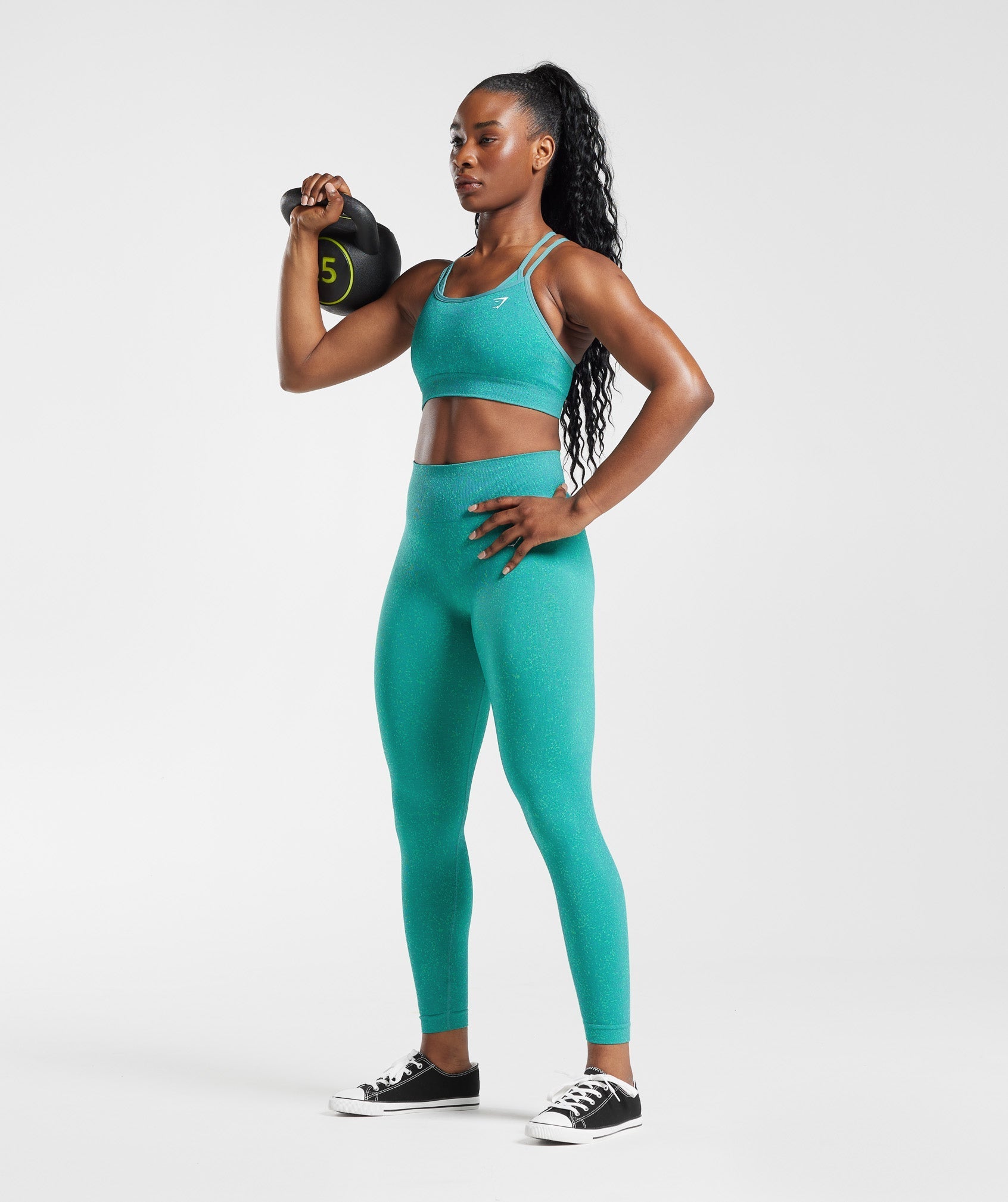 gymshark-adapt-fleck-seamless-sports-bra-jewel-green-ss23