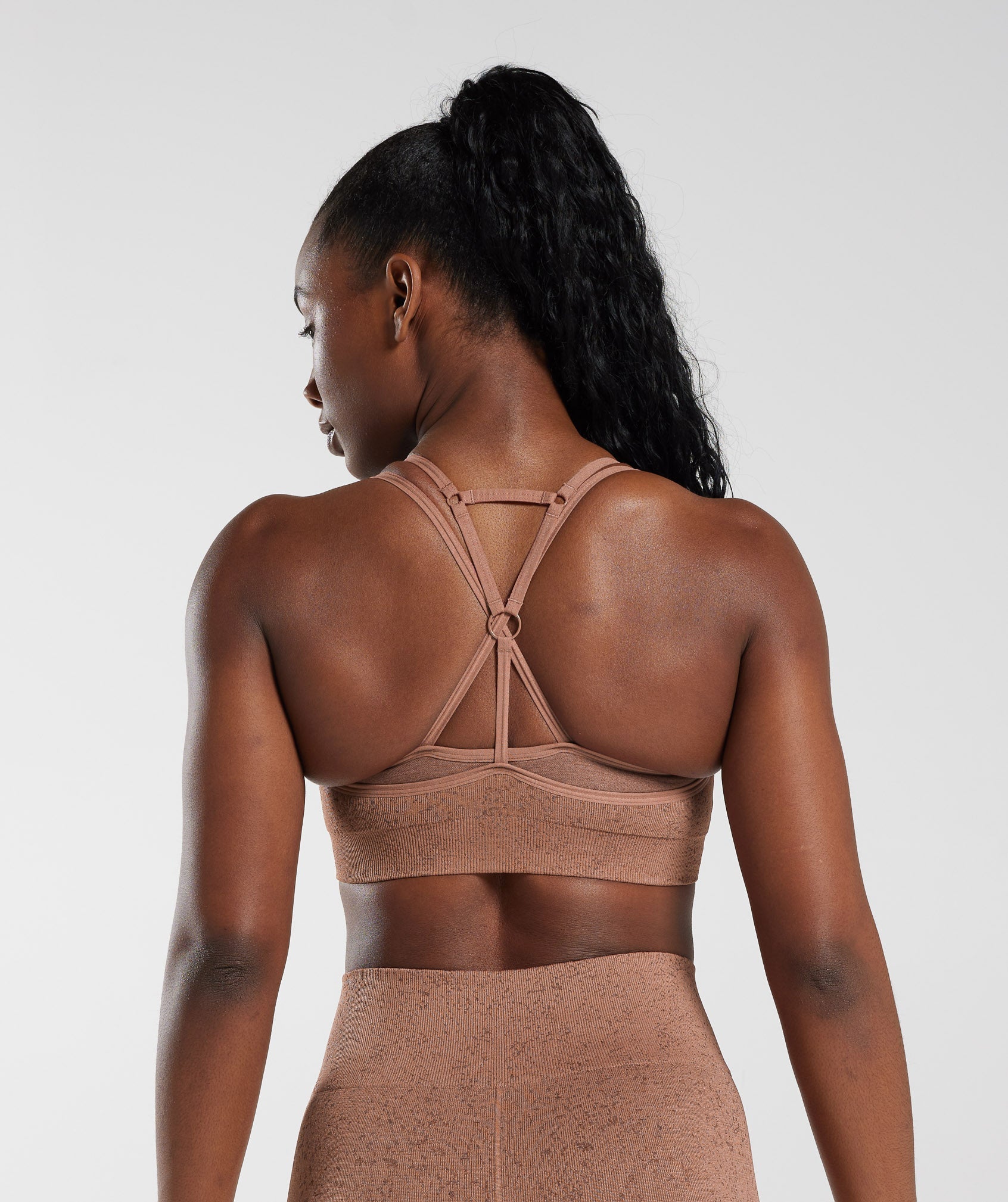 gymshark-adapt-fleck-seamless-sports-bra-sandstone-brown-ss23