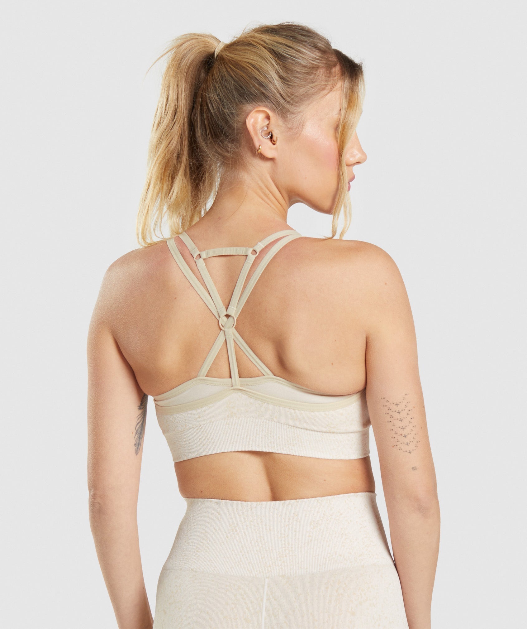 gymshark-adapt-fleck-seamless-sports-bra-mineral-coconut-white-ss22