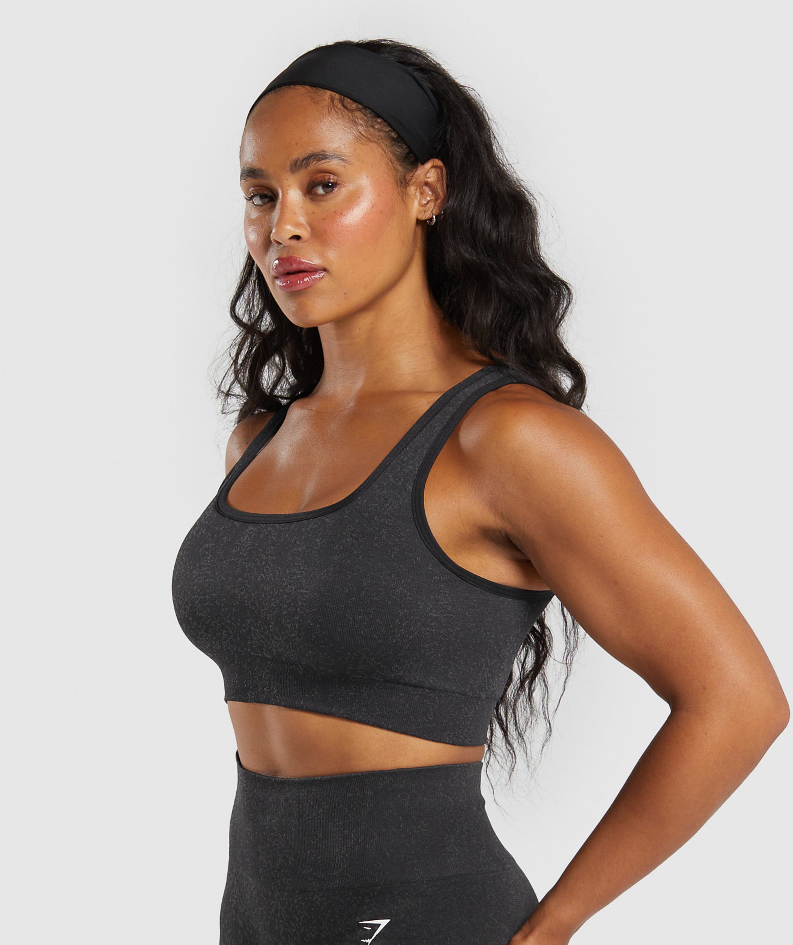 gymshark-adapt-fleck-sports-bra-black-smokey-grey-aw24