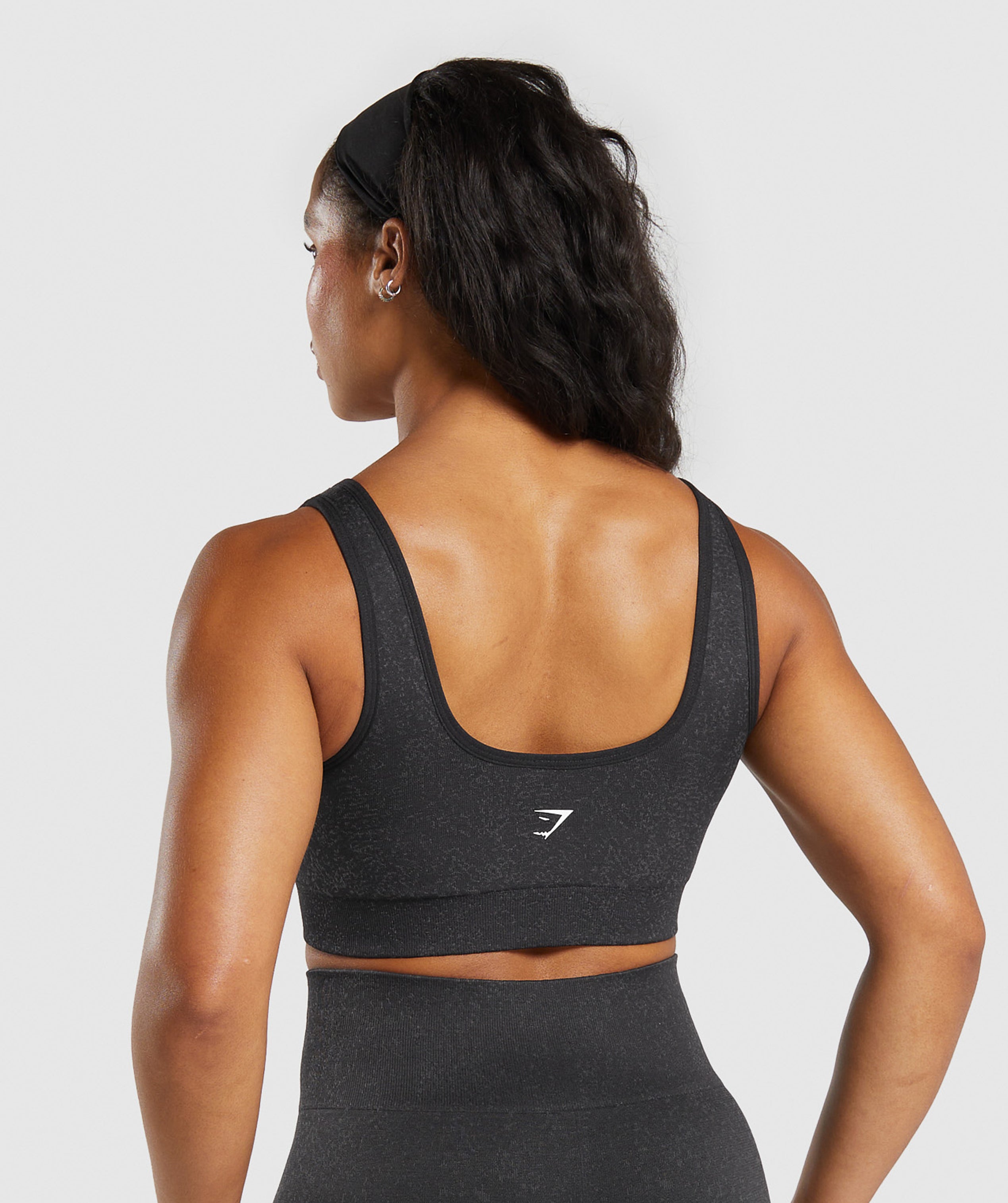 gymshark-adapt-fleck-sports-bra-black-smokey-grey-aw24
