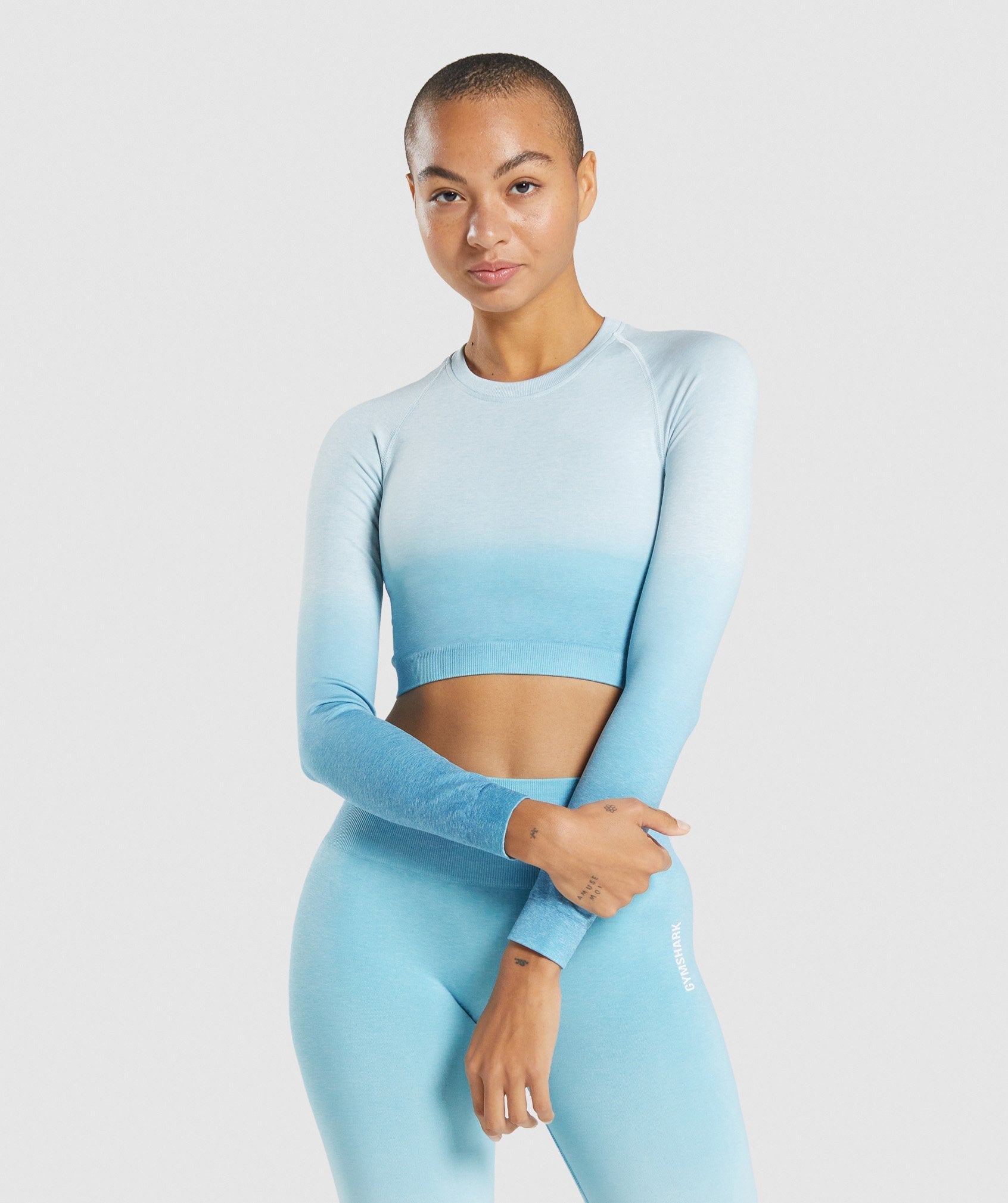 gymshark-adapt-ombre-seamless-long-sleeve-crop-top-light-blue-marl-light-blue
