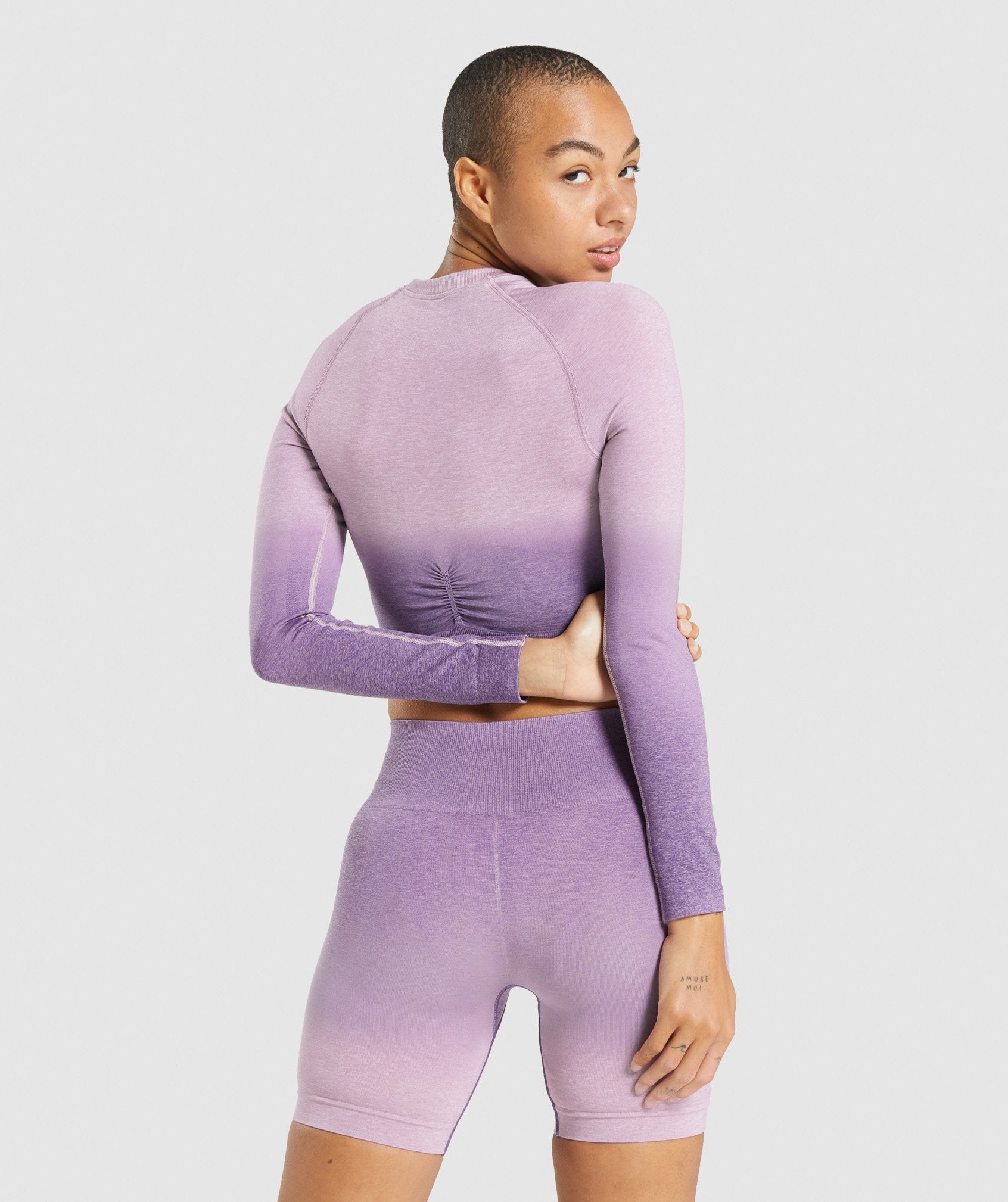 gymshark-adapt-ombre-seamless-long-sleeve-crop-top-light-purple-marl-dark-purple