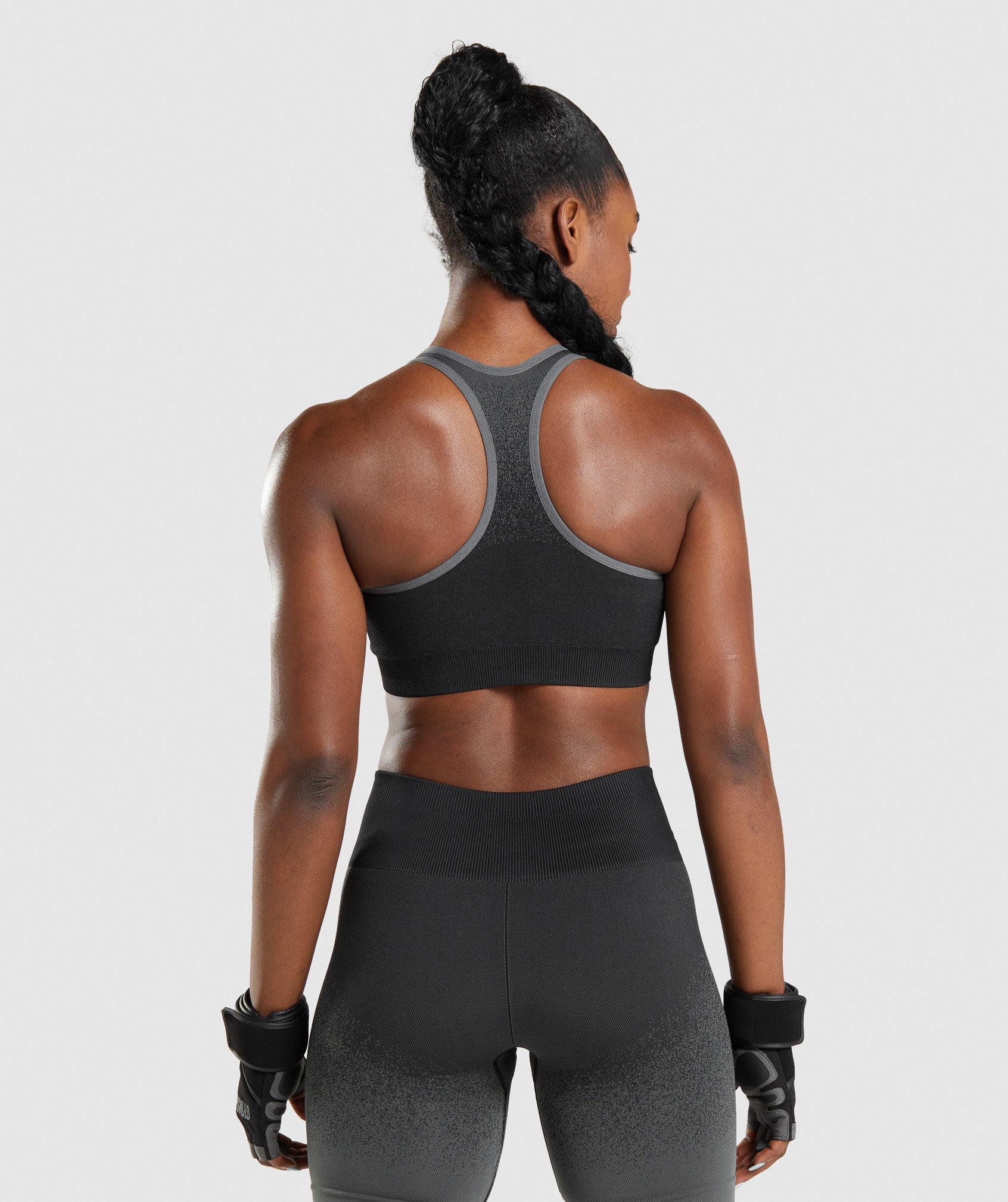 gymshark-adapt-ombre-seamless-sports-bra-black-grey-aw21