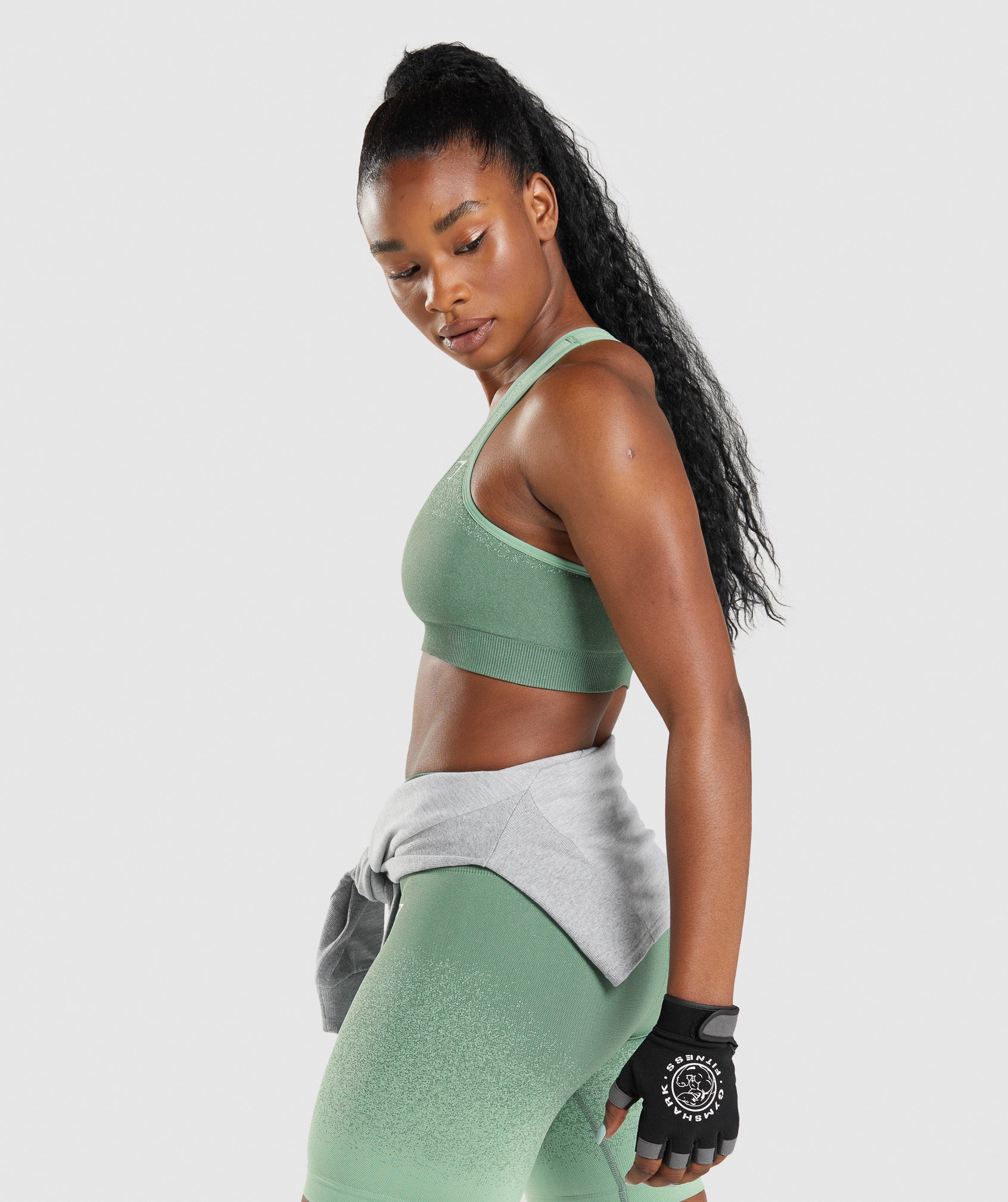 gymshark-adapt-ombre-seamless-sports-bra-green-light-gree-aw21