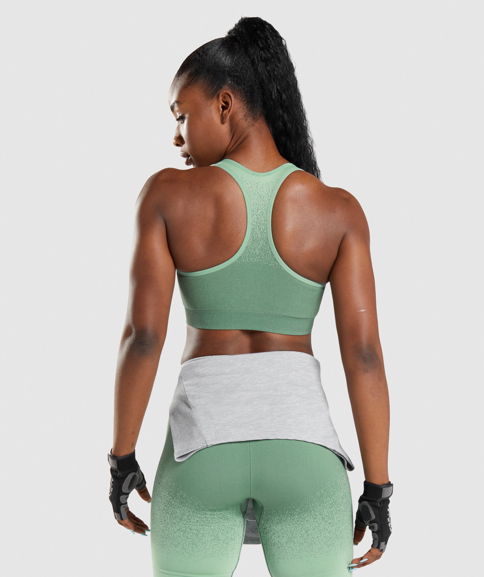 gymshark-adapt-ombre-seamless-sports-bra-green-light-gree-aw21