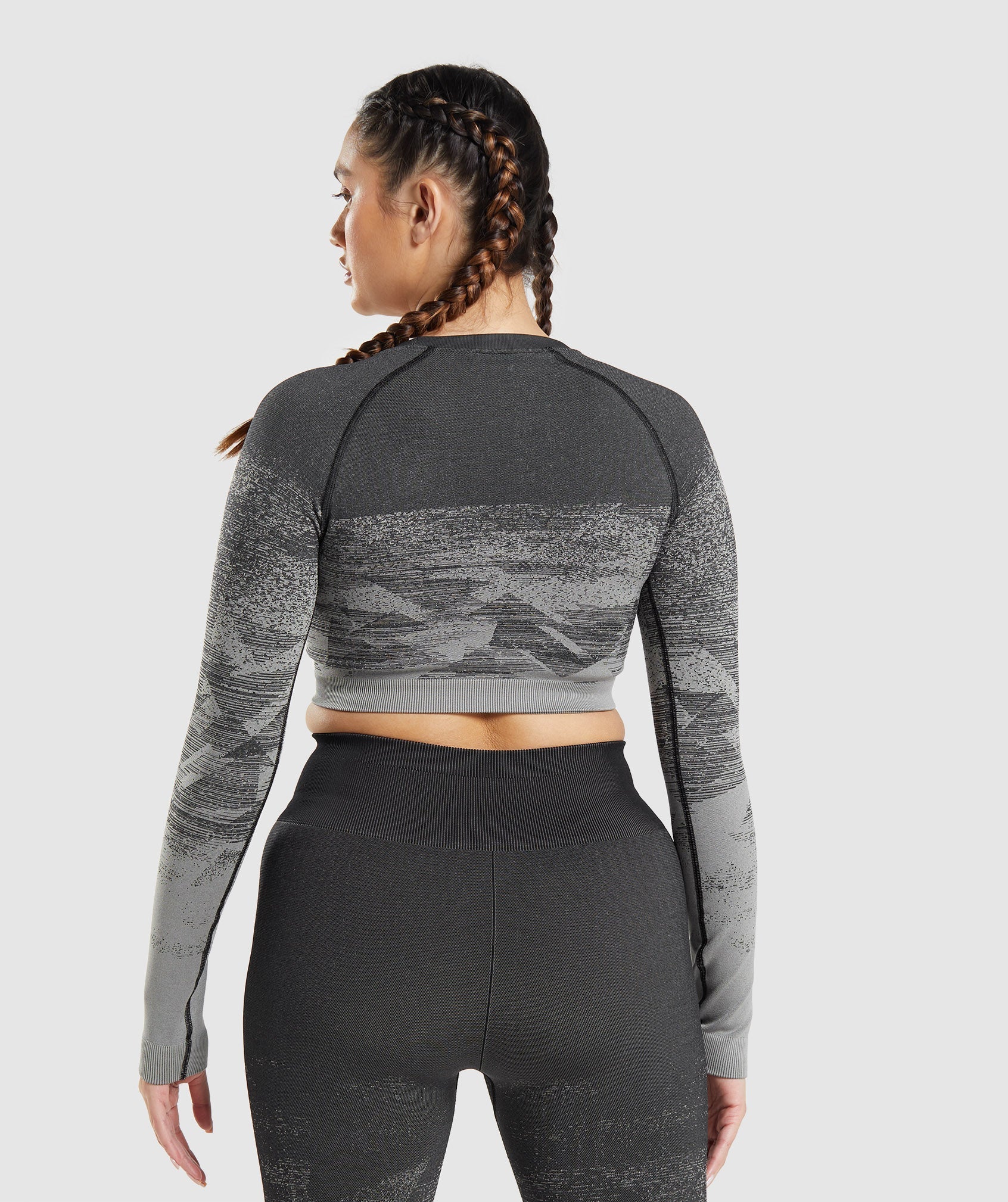 gymshark-adapt-ombre-crop-top-triangle-black-ss22