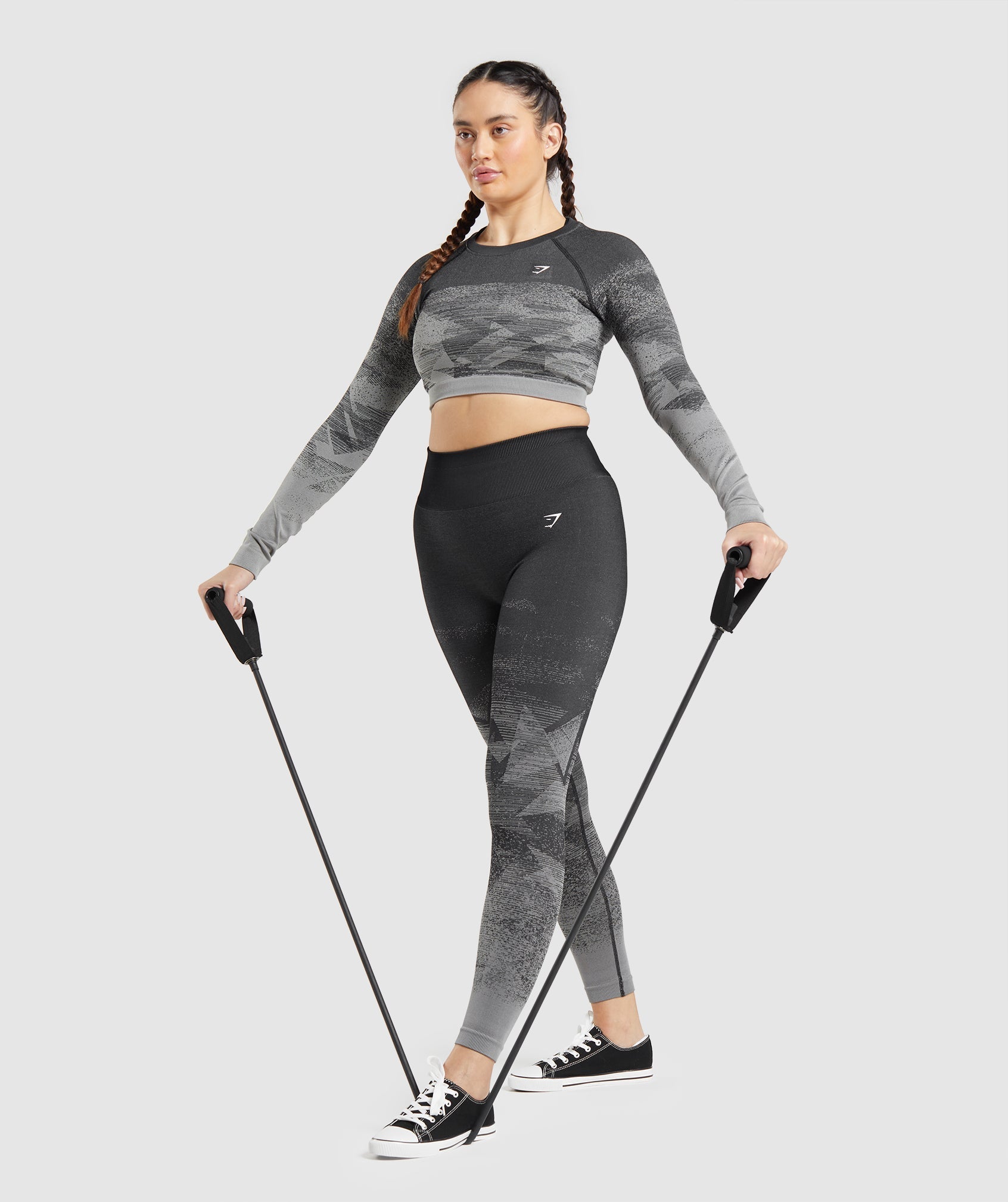 gymshark-adapt-ombre-crop-top-triangle-black-ss22