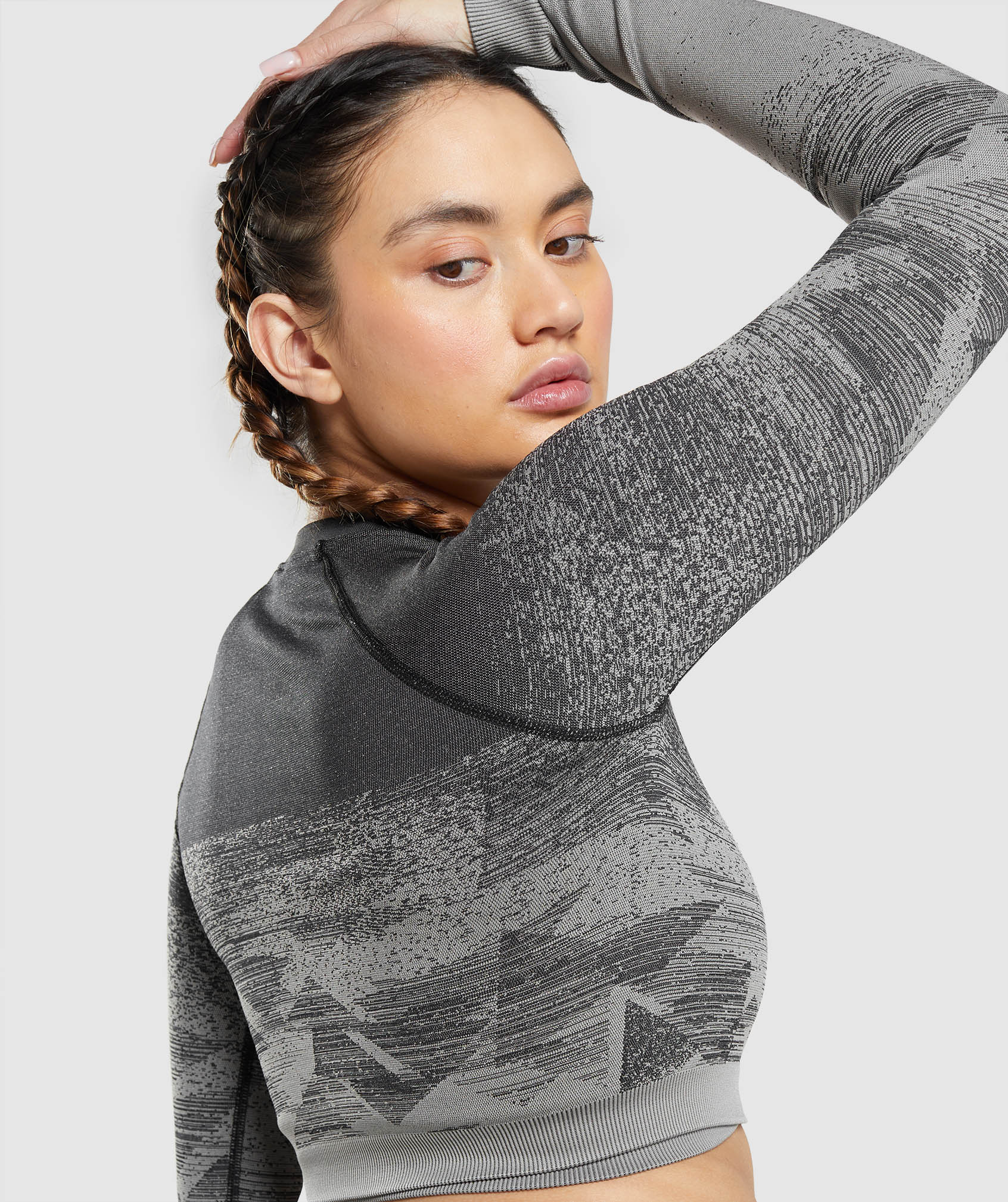 gymshark-adapt-ombre-crop-top-triangle-black-ss22