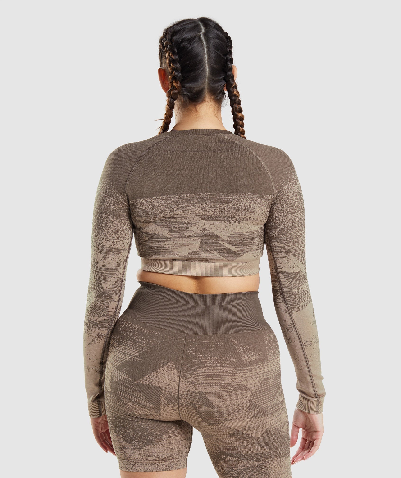 gymshark-adapt-ombre-crop-top-triangle-penny-brown-print-ss22