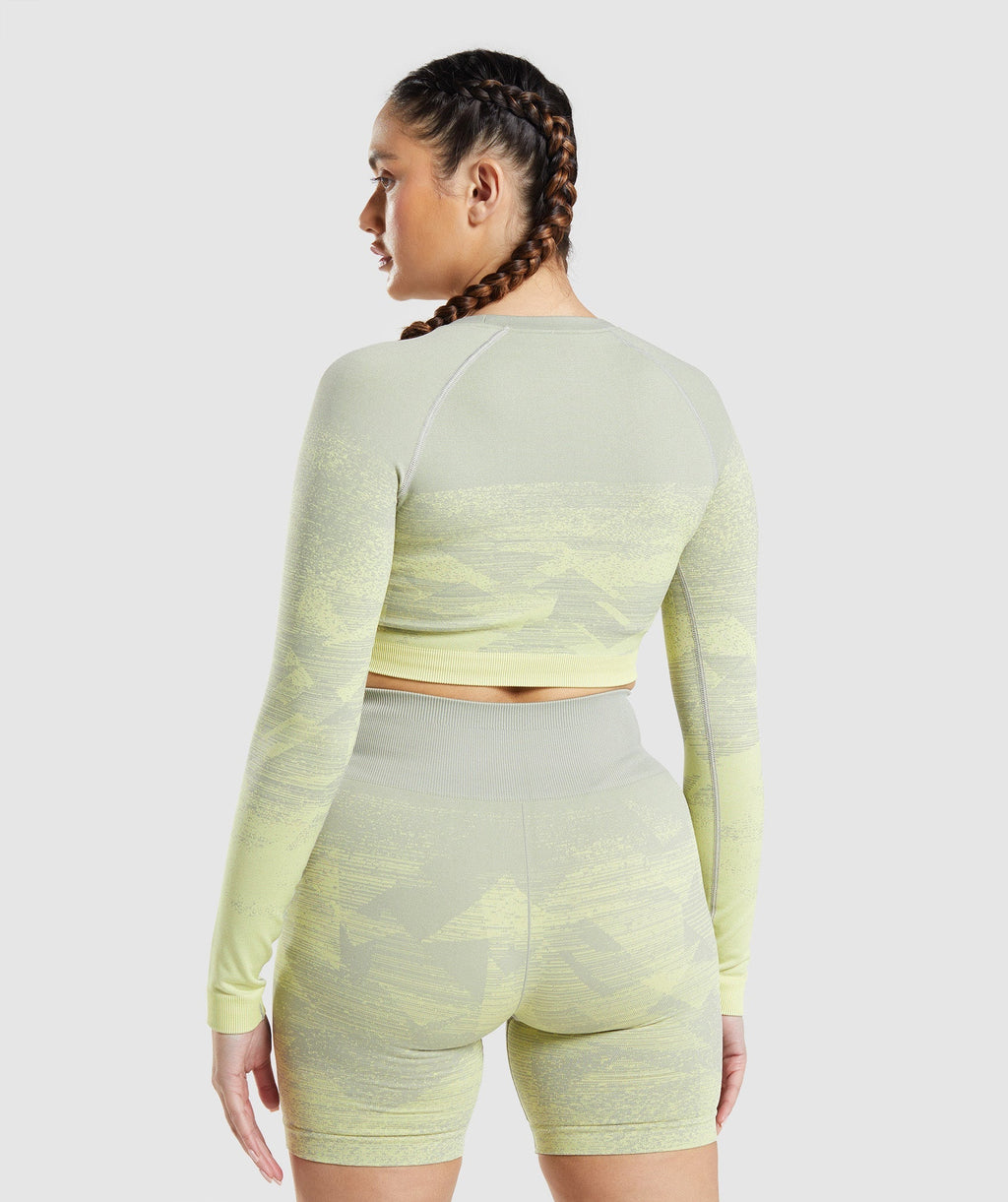 gymshark-adapt-ombre-crop-top-triangle-taupe-grey-print-ss22