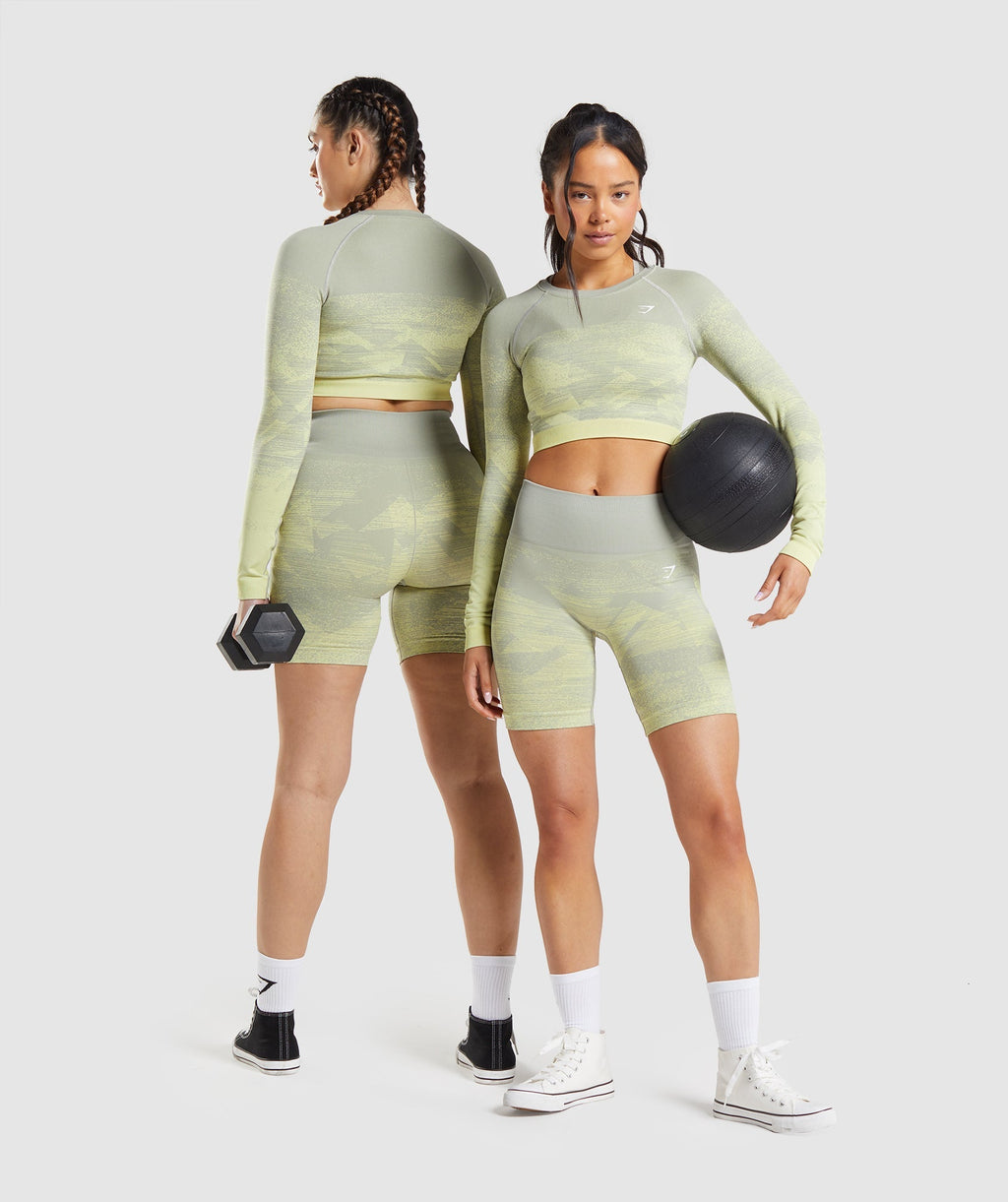 gymshark-adapt-ombre-crop-top-triangle-taupe-grey-print-ss22
