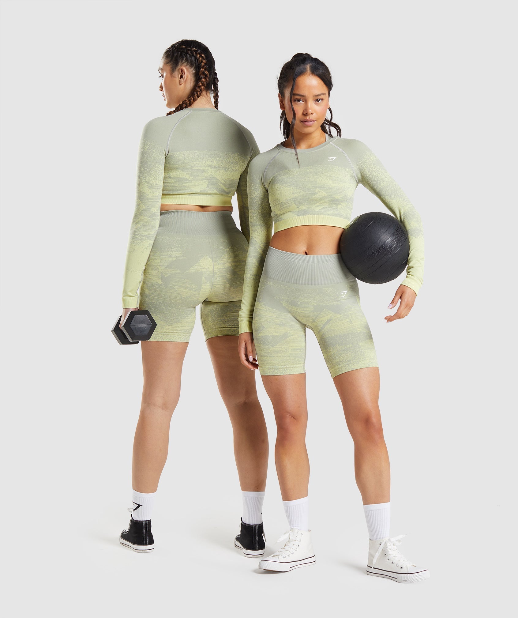 gymshark-adapt-ombre-crop-top-triangle-taupe-grey-print-ss22