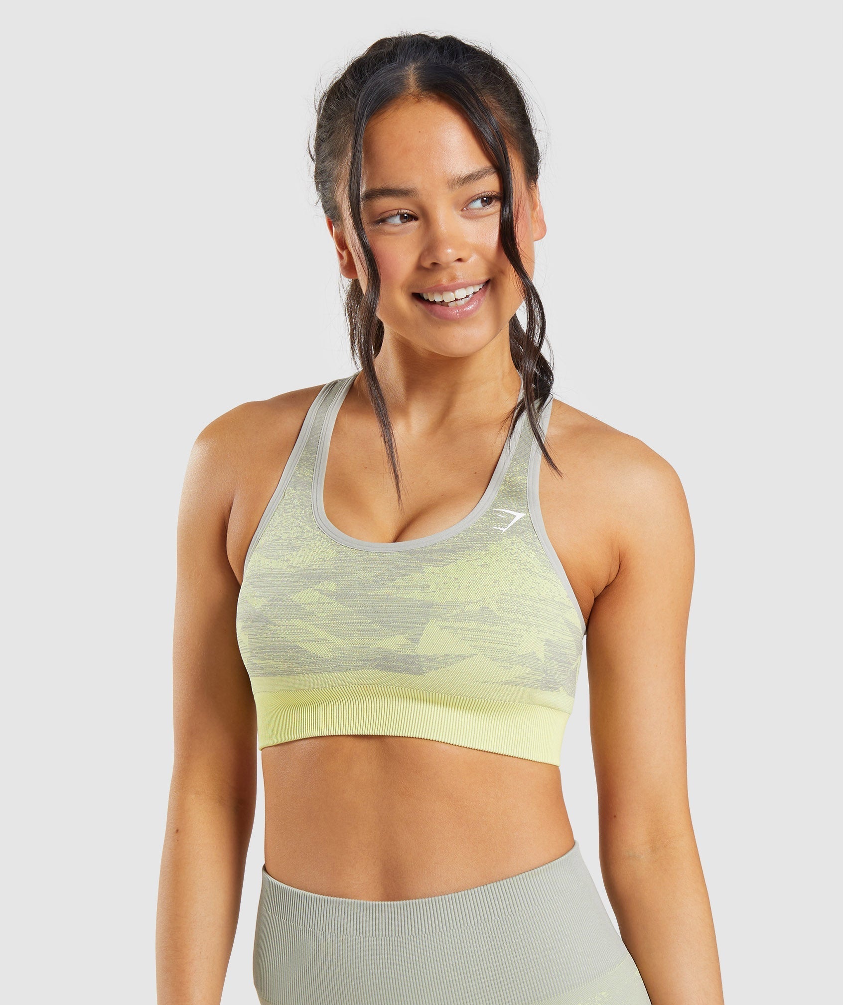 gymshark-adapt-ombre-seamless-sports-bra-triangle-taupe-grey-print-ss22