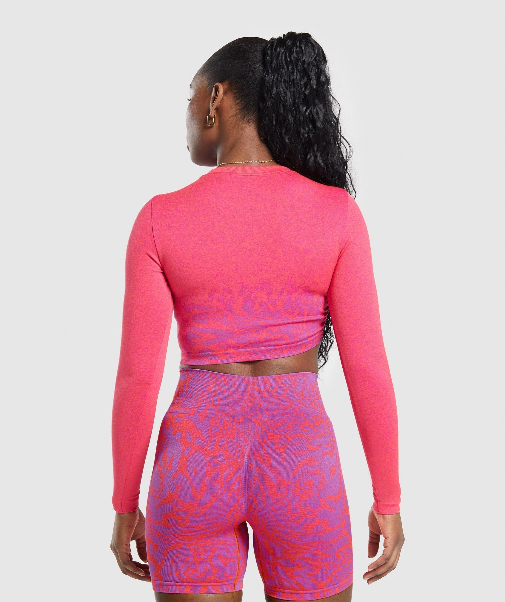 gymshark-adapt-safari-seamless-faded-long-sleeve-top-shelly-pink-fly-coral-ss24