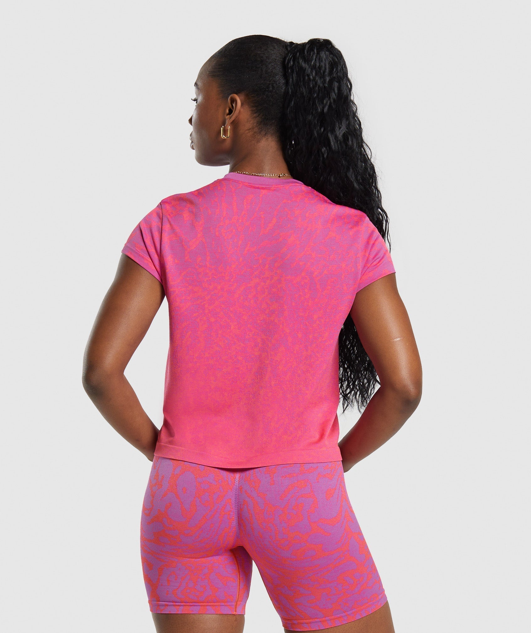 gymshark-adapt-safari-seamless-faded-t-shirt-shelly-pink-fly-coral-ss24
