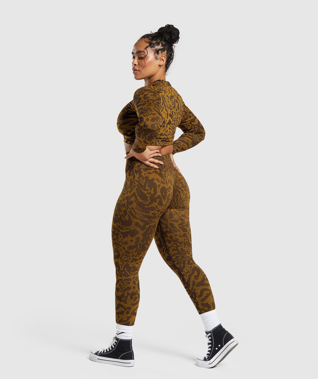 gymshark-adapt-safari-seamless-long-sleeve-crop-top-archive-brown-burnt-yellow-ss24