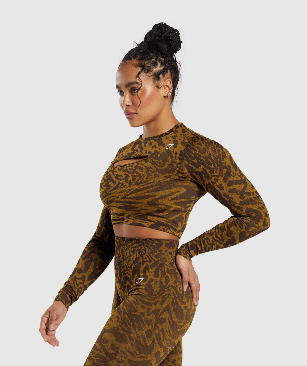 gymshark-adapt-safari-seamless-long-sleeve-crop-top-archive-brown-burnt-yellow-ss24