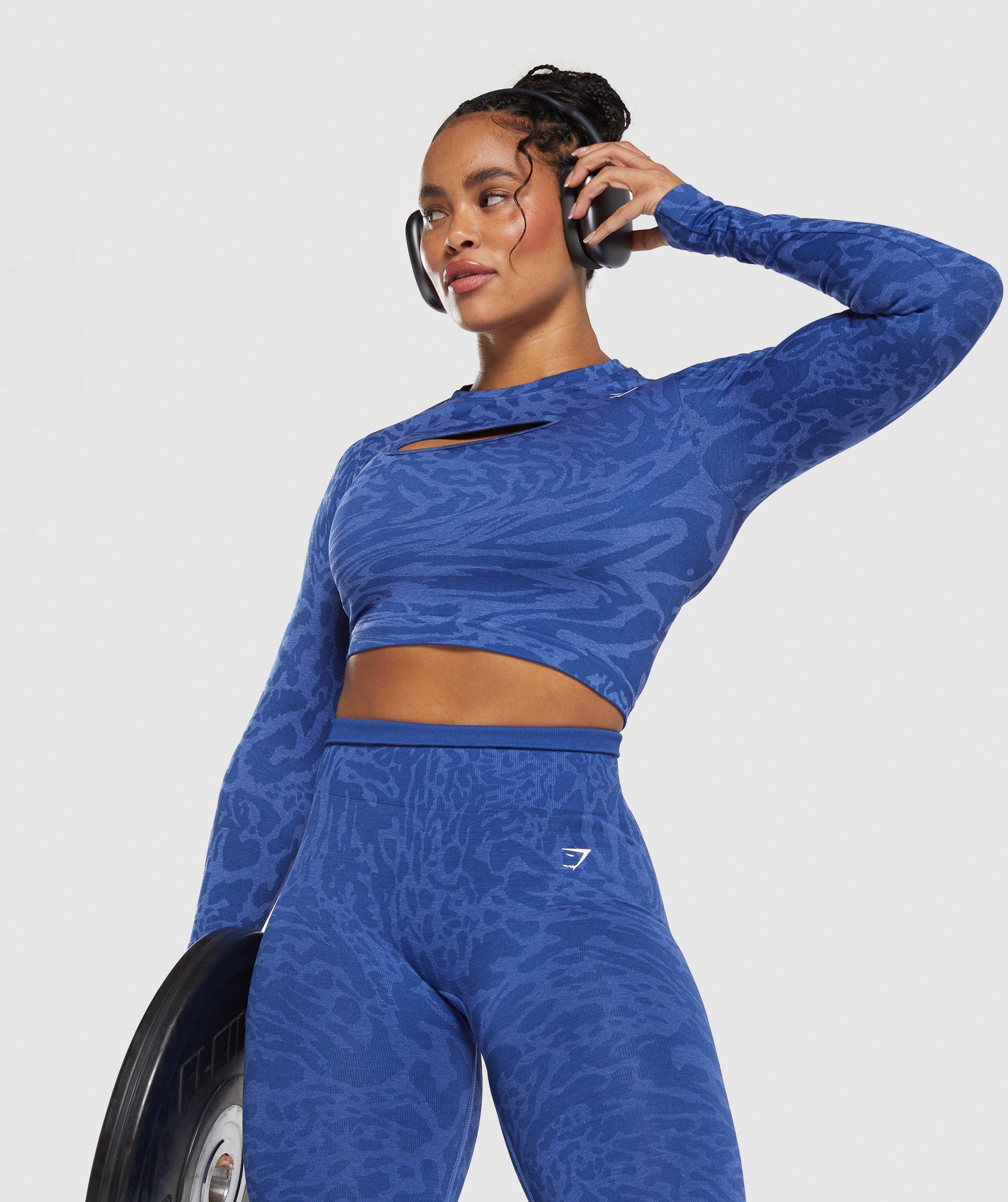 gymshark-adapt-safari-seamless-long-sleeve-crop-top-wave-blue-iris-blue-ss24