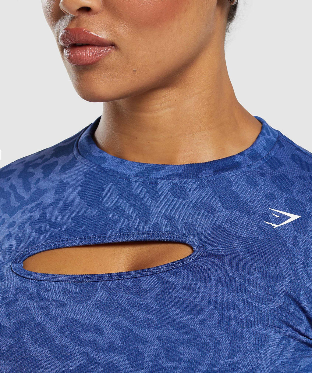 gymshark-adapt-safari-seamless-long-sleeve-crop-top-wave-blue-iris-blue-ss24