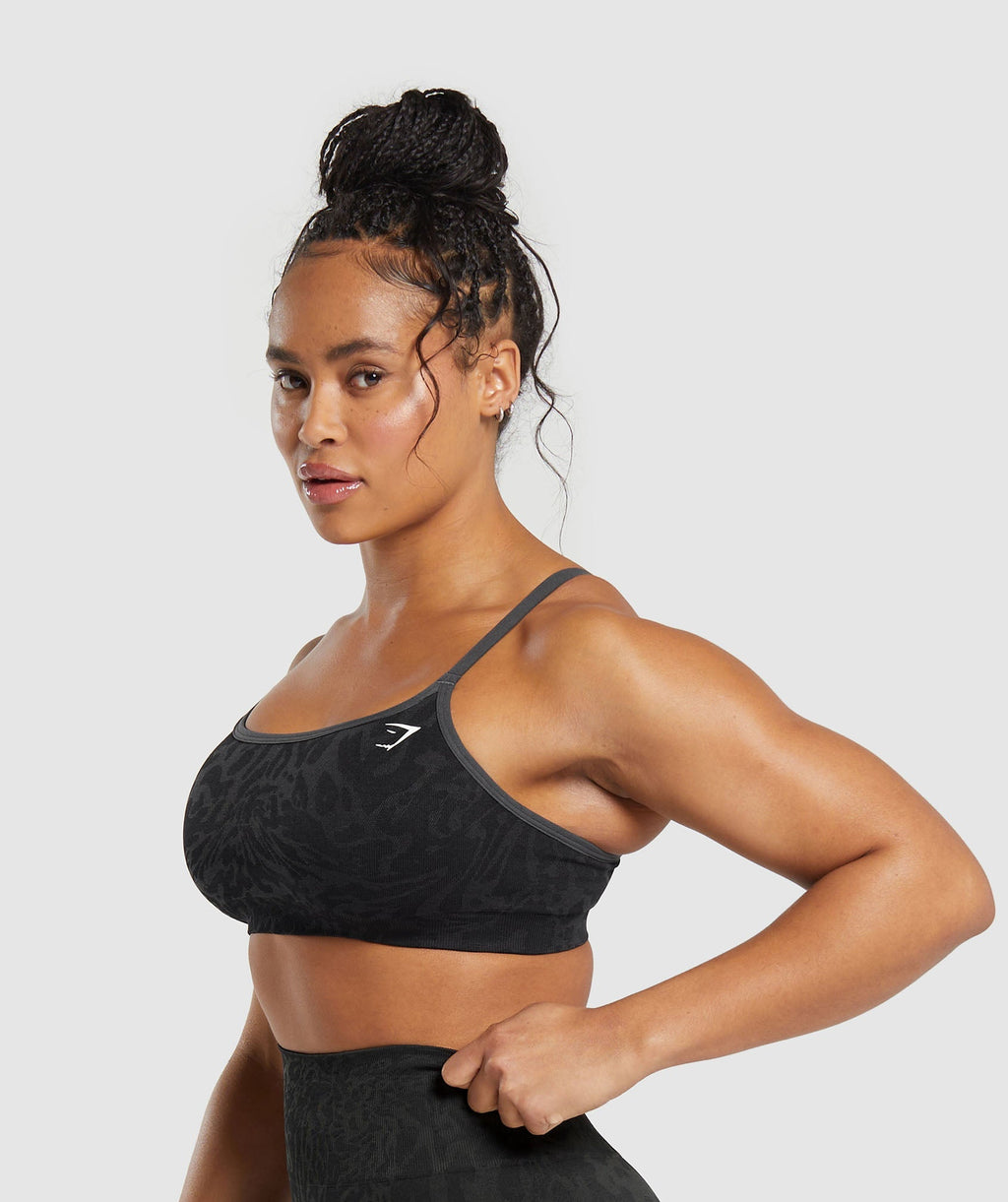 gymshark-adapt-safari-seamless-sports-bra-black-asphalt-grey-ss24