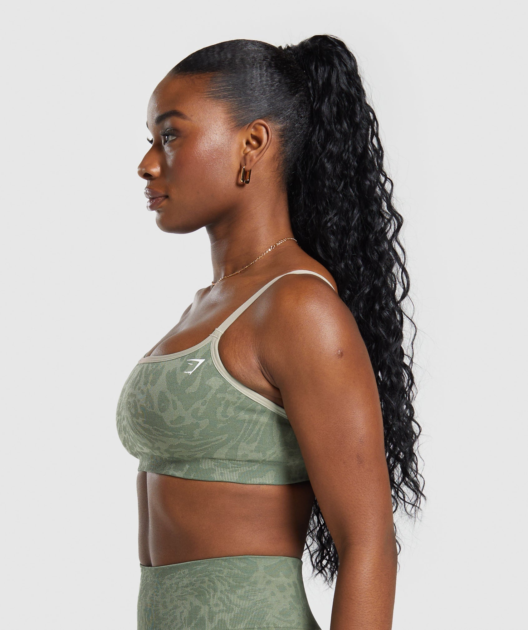 gymshark-adapt-safari-seamless-sports-bra-force-green-faded-green-ss24