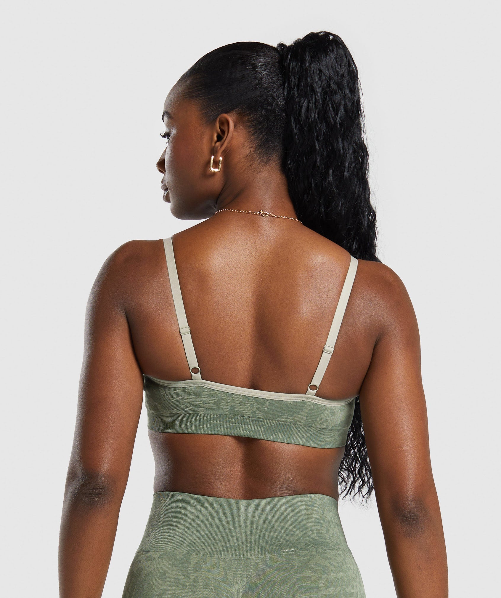 gymshark-adapt-safari-seamless-sports-bra-force-green-faded-green-ss24