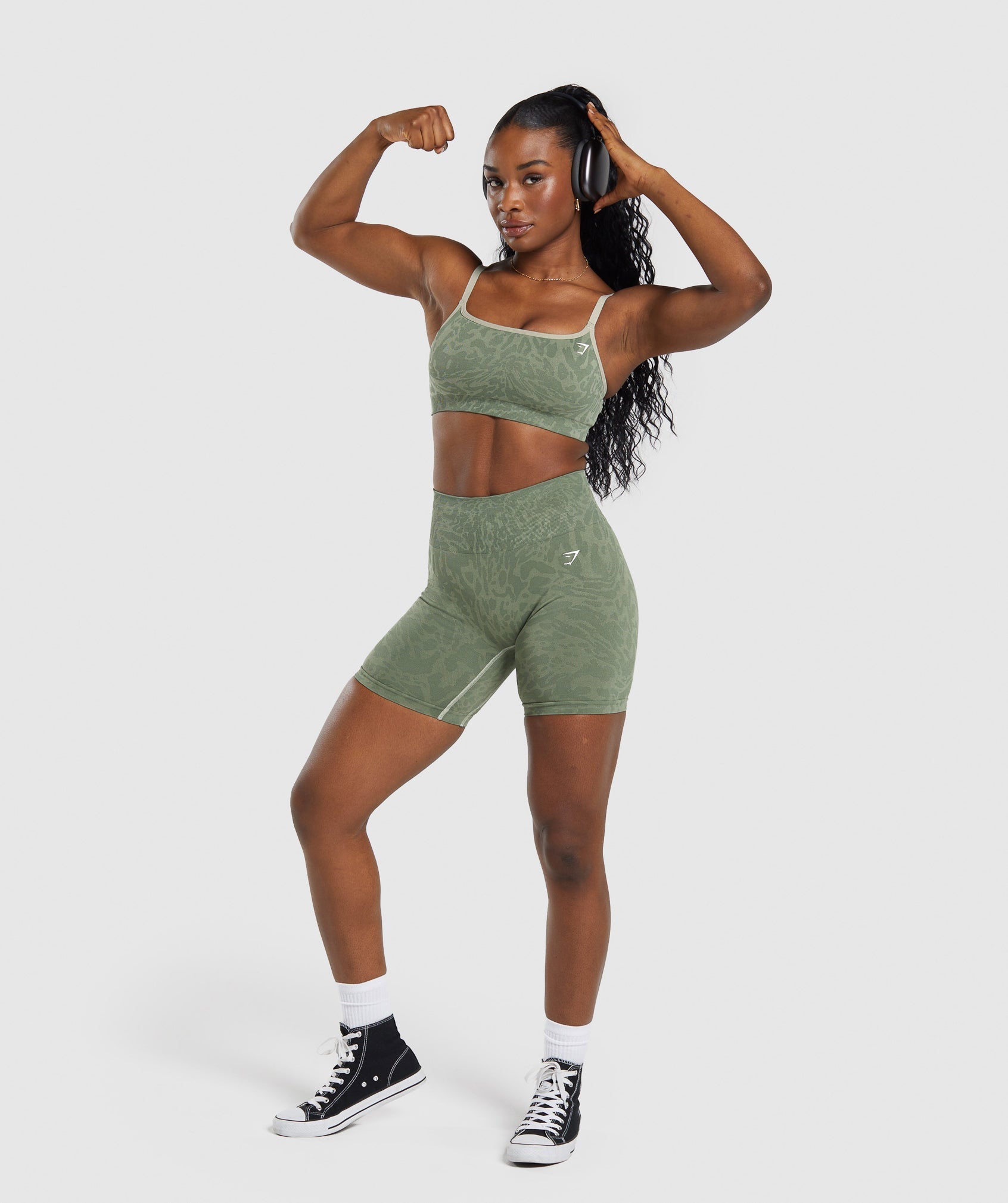 gymshark-adapt-safari-seamless-sports-bra-force-green-faded-green-ss24