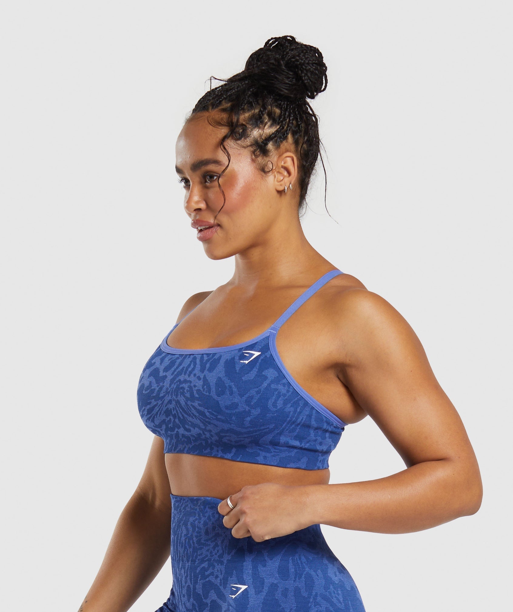 gymshark-adapt-safari-seamless-sports-bra-wave-blue-iris-blue-ss24