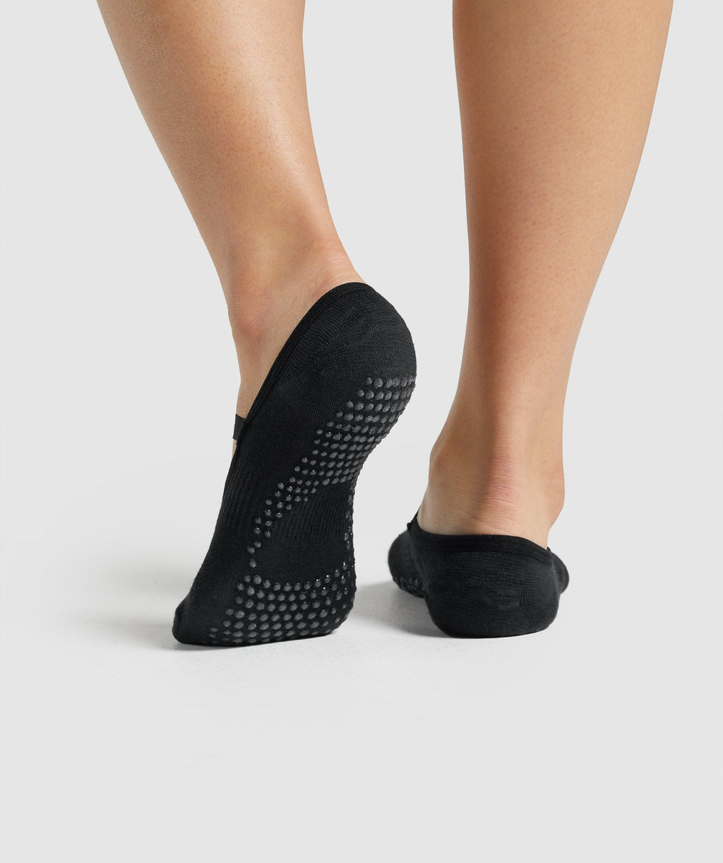 gymshark-studio-socks-black-aw21