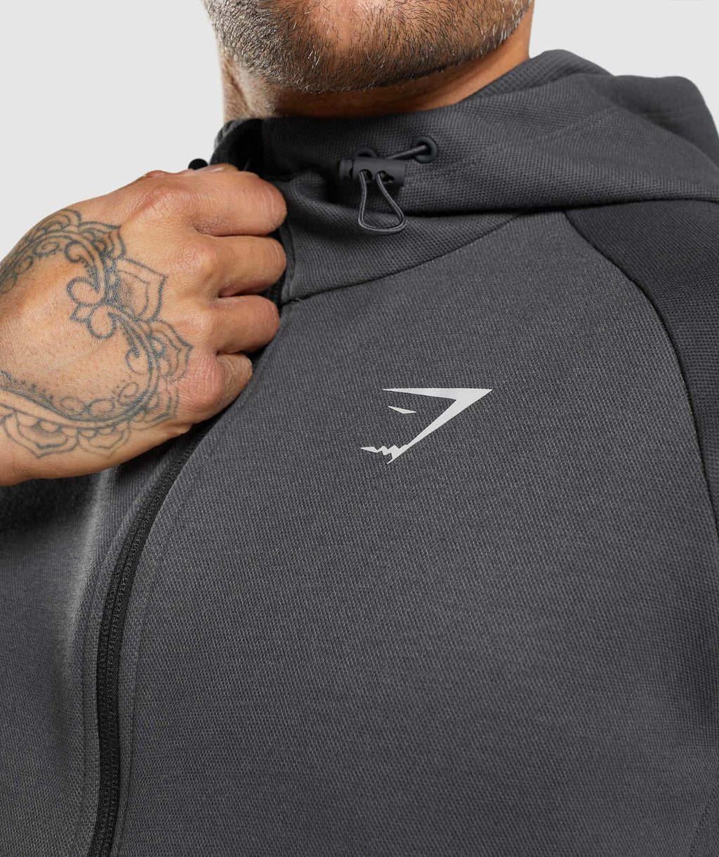 gymshark-apex-technical-jacket-onyx-grey-ss22