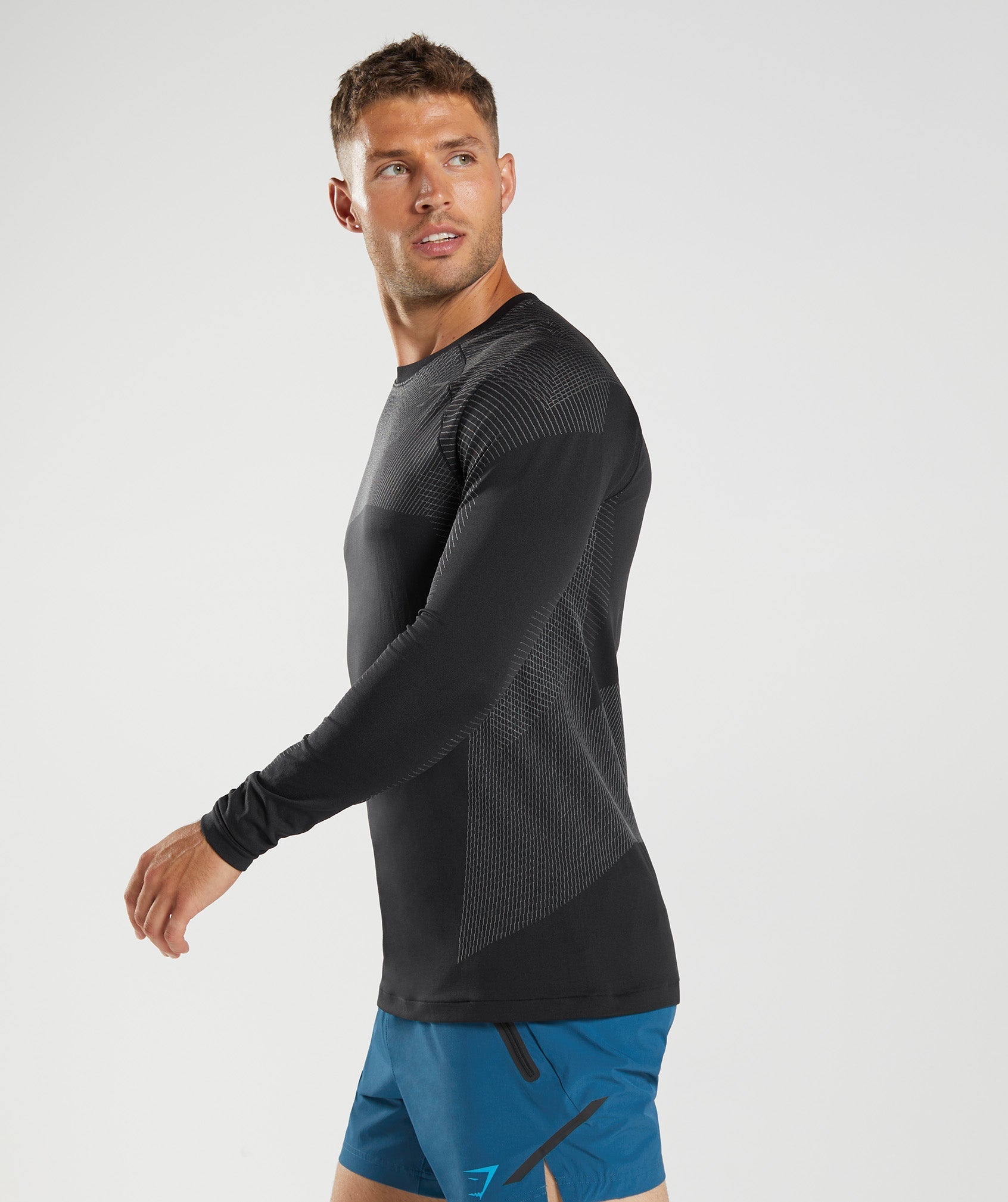 gymshark-apex-seamless-long-sleeve-t-shirt-black-silhouette-grey-aw22