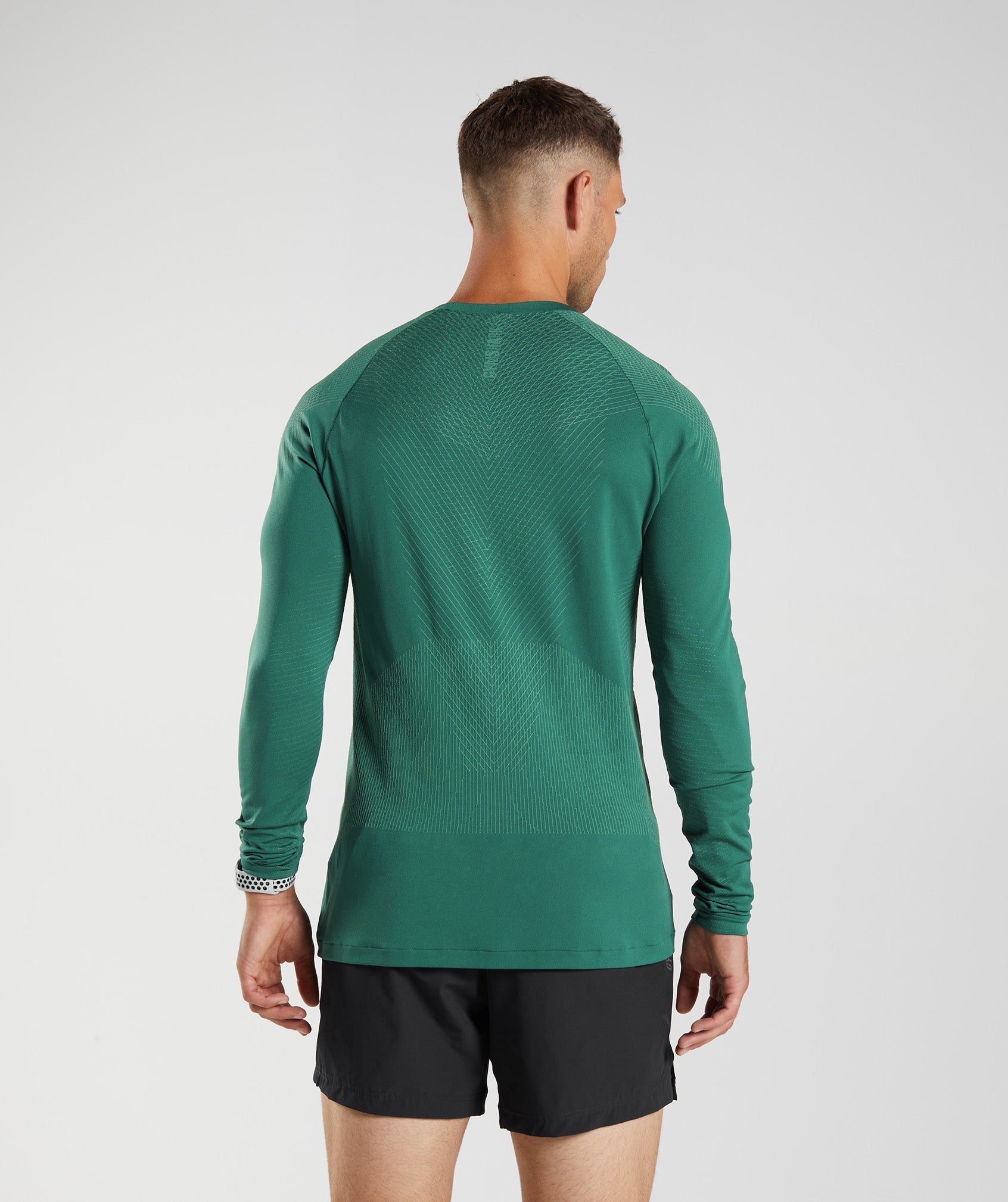 gymshark-apex-seamless-long-sleeve-t-shirt-woodland-green-hoya-green-aw22