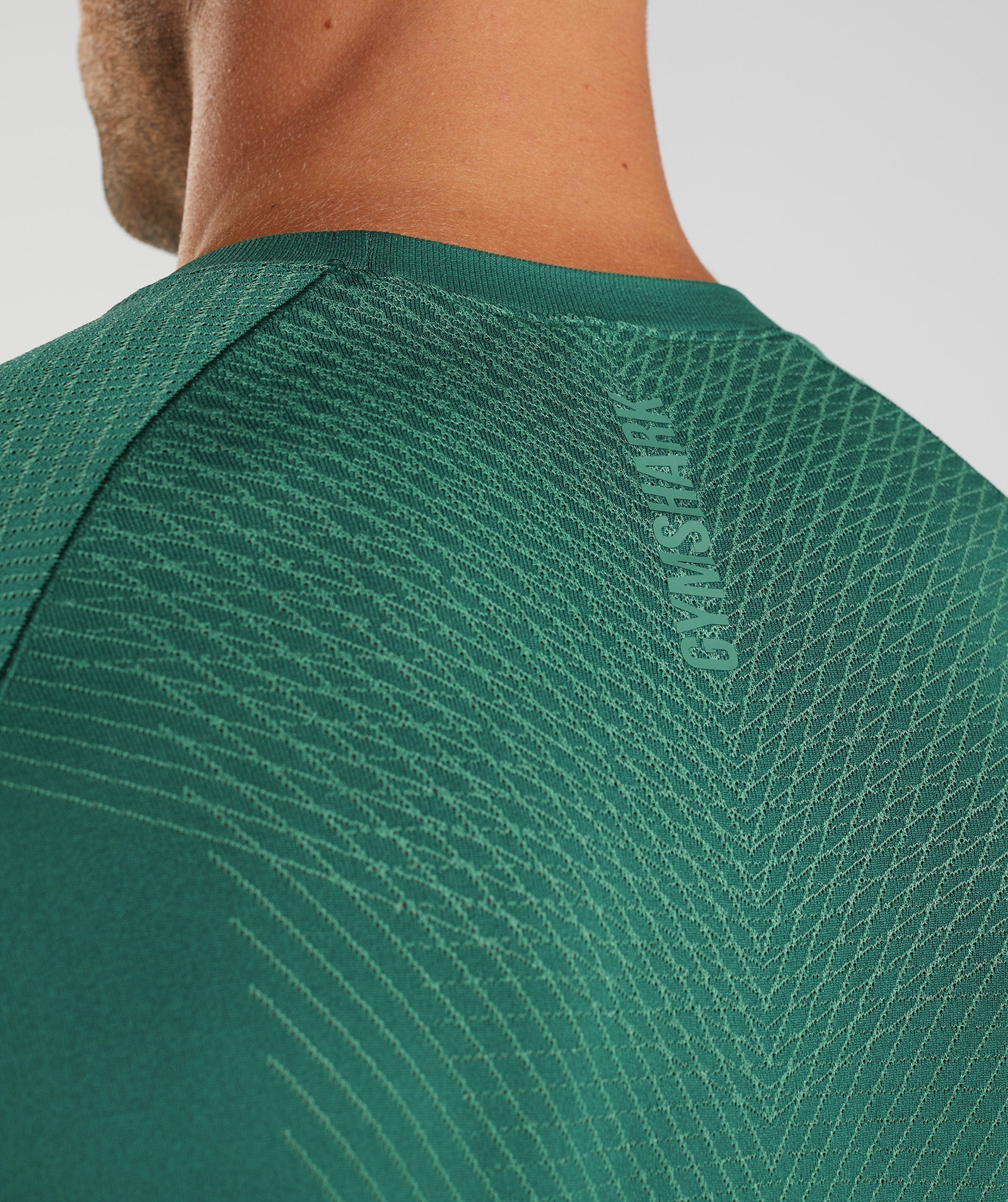 gymshark-apex-seamless-long-sleeve-t-shirt-woodland-green-hoya-green-aw22