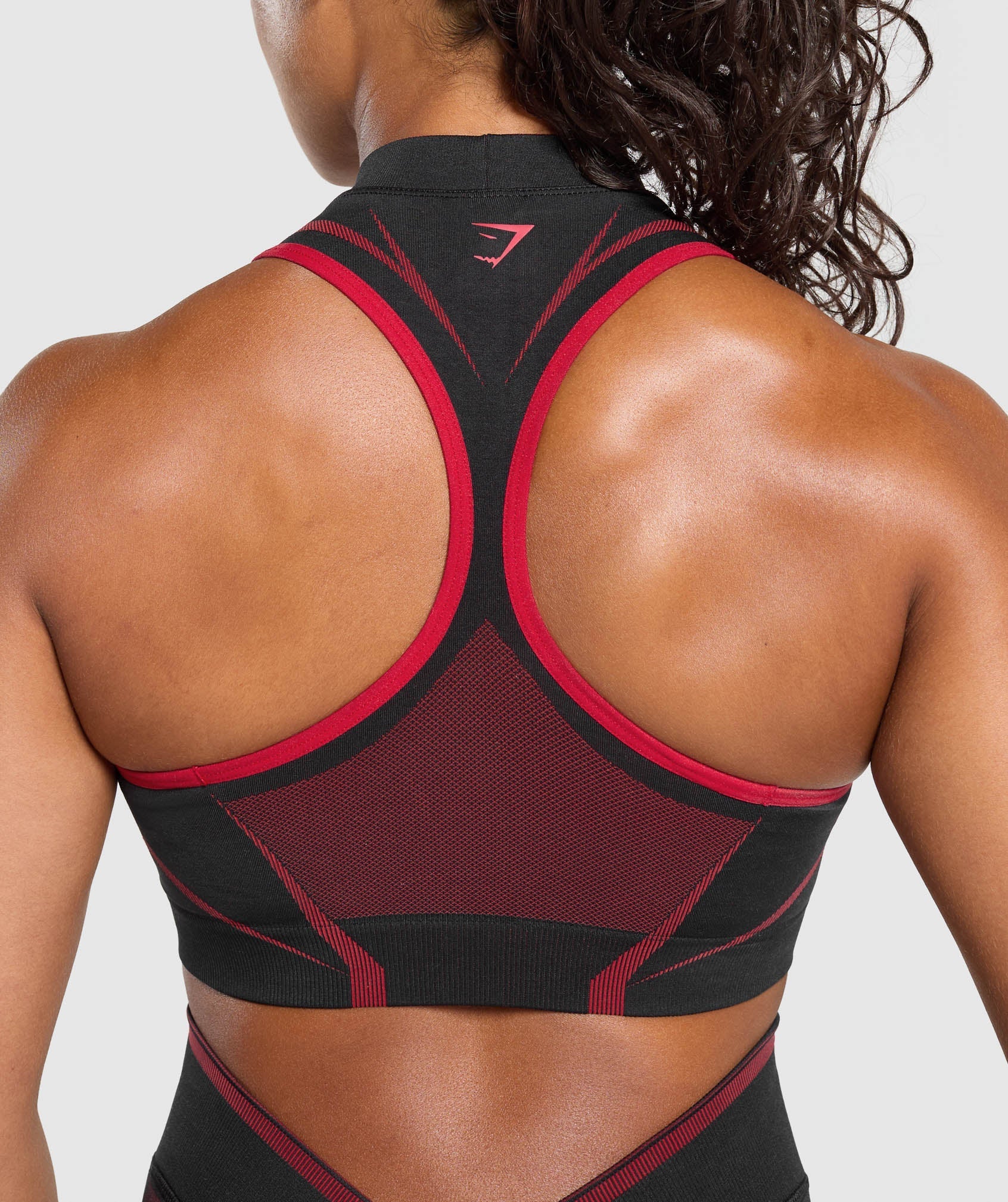 gymshark-apex-lift-seamless-crop-top-black-carmine-red-ss25