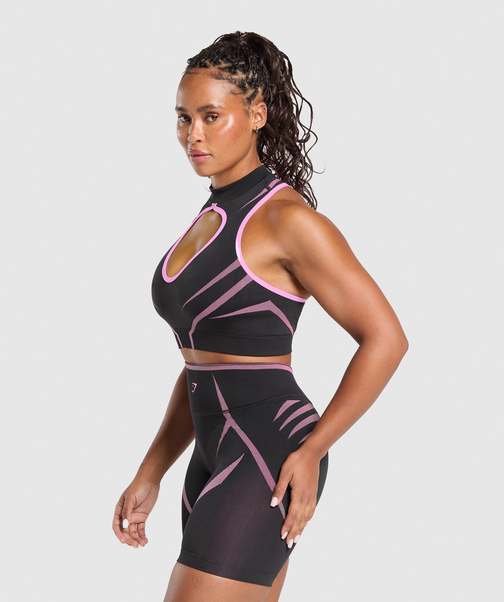 gymshark-apex-lift-seamless-crop-top-darkest-purple-sour-pink-ss25