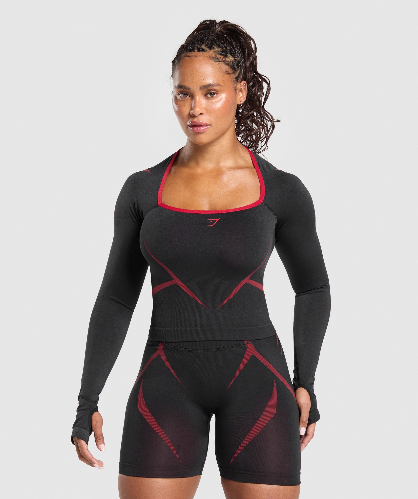 gymshark-apex-lift-seamless-long-sleeve-crop-top-black-carmine-red-ss25