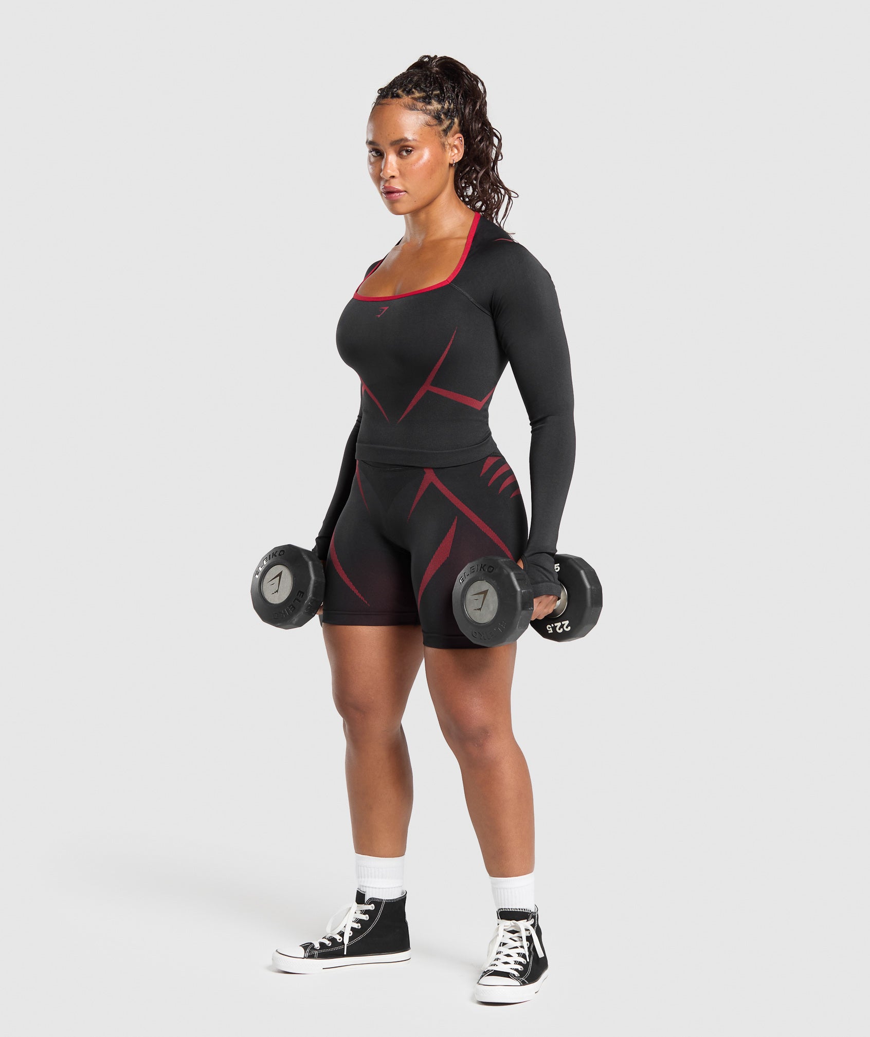 gymshark-apex-lift-seamless-long-sleeve-crop-top-black-carmine-red-ss25