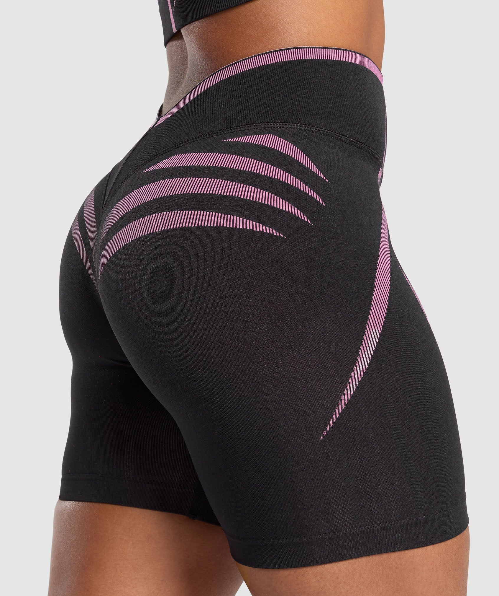 gymshark-apex-lift-seamless-shorts-darkest-purple-sour-pink-ss25