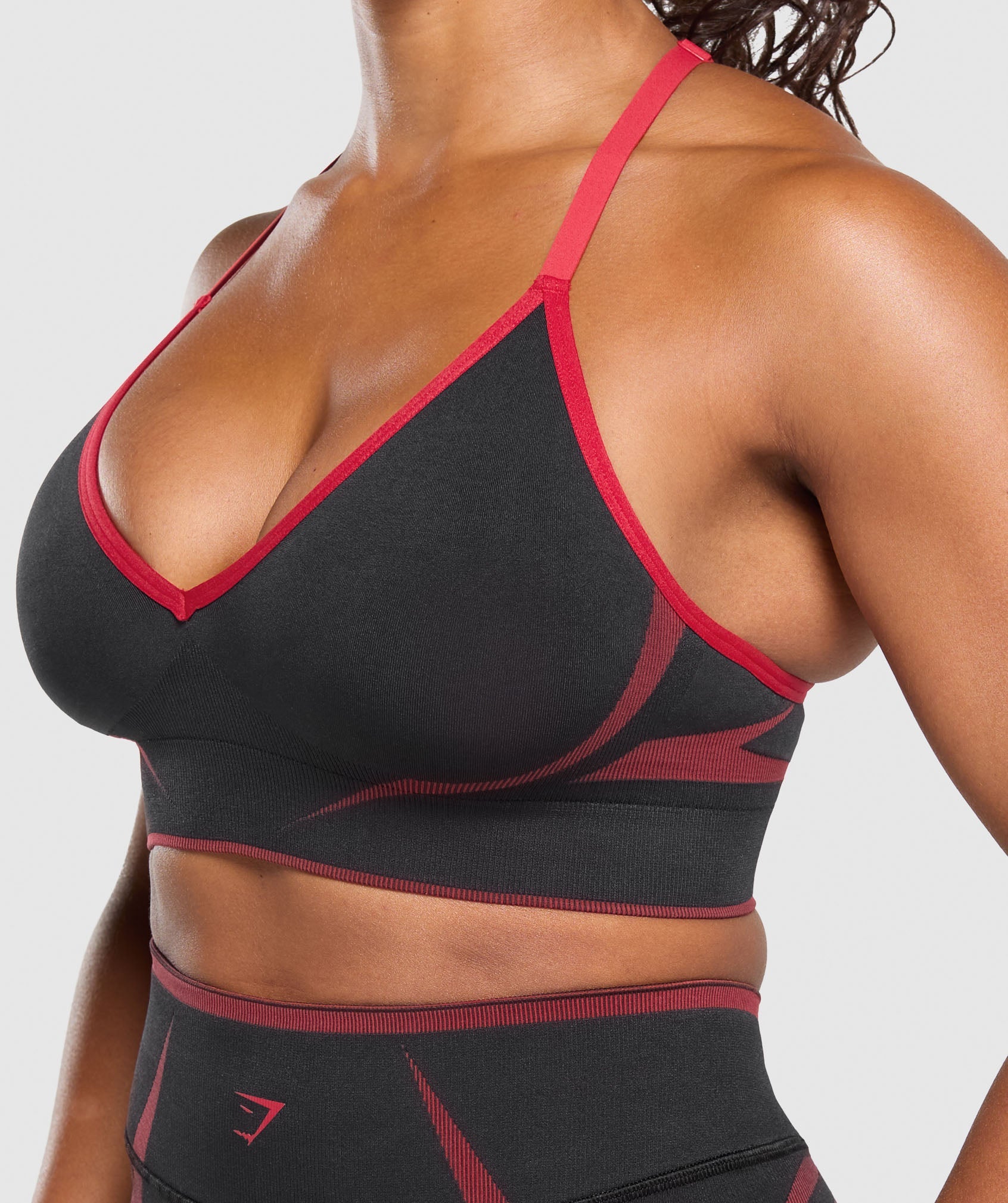 gymshark-apex-lift-seamless-sports-bra-sports-bras-black-ss25