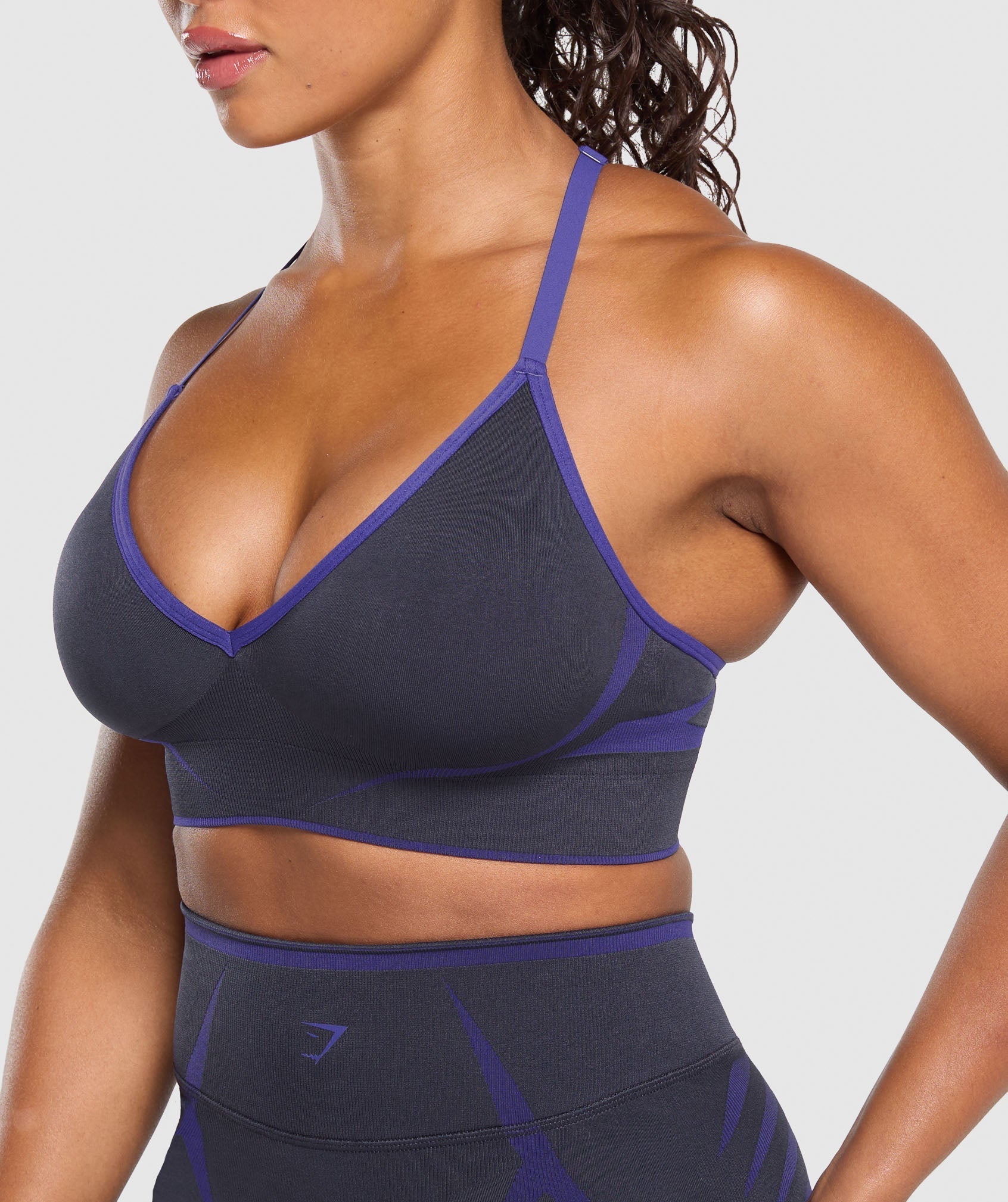 gymshark-apex-lift-seamless-sports-bra-heavy-blue-cobalt-purple-ss25