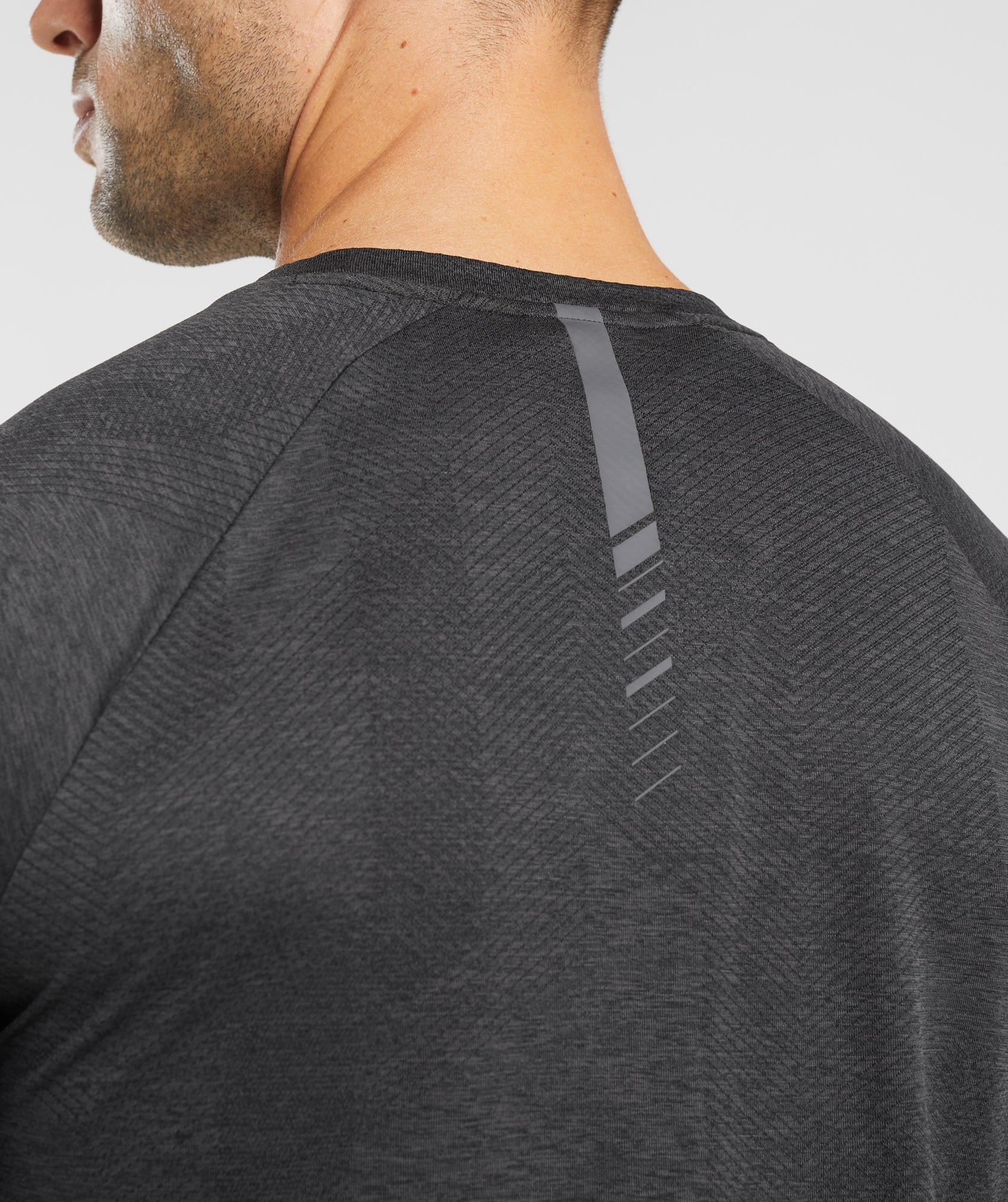 gymshark-apex-long-sleeve-t-shirt-black-onyx-grey-aw23