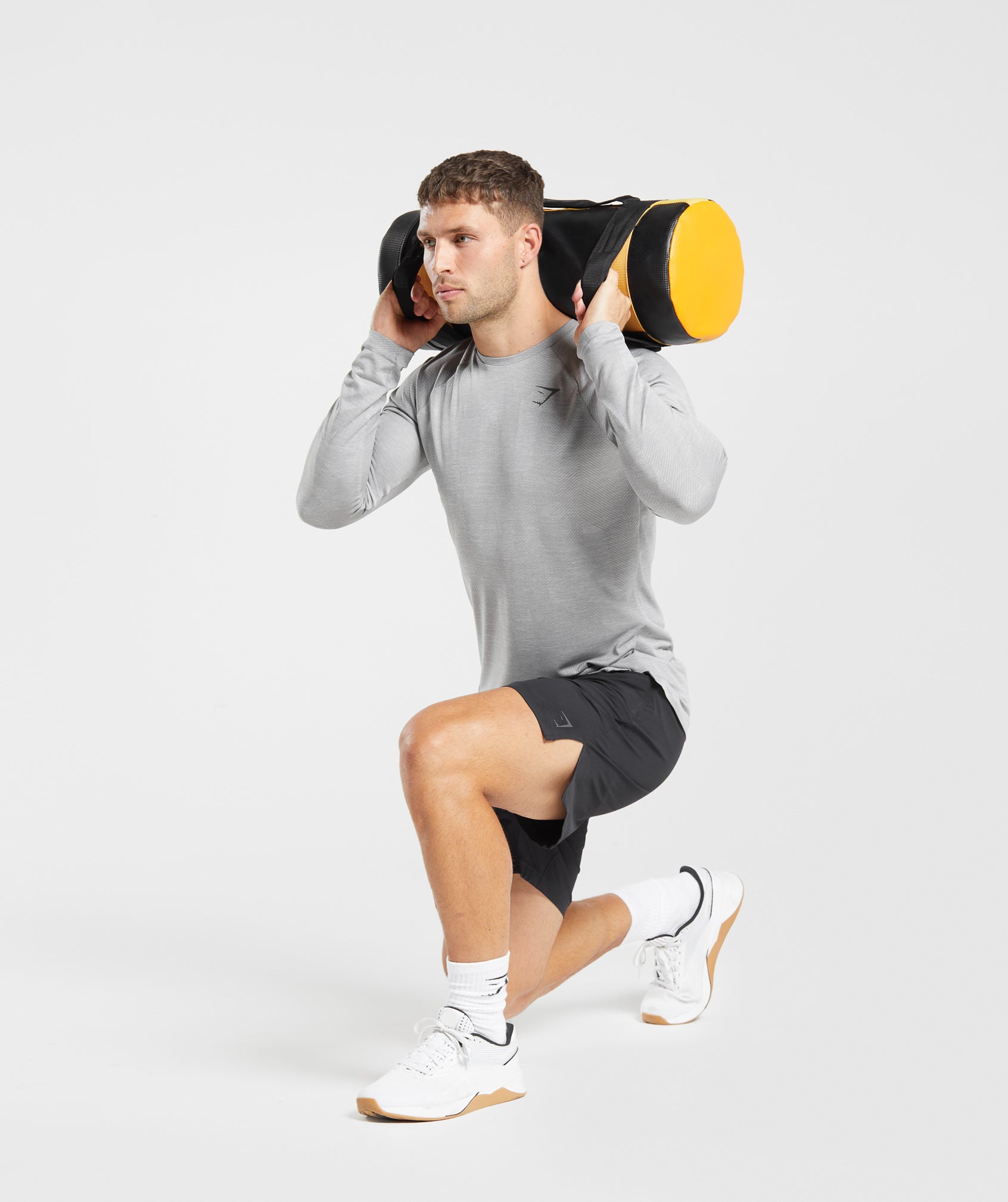 gymshark-apex-long-sleeve-t-shirt-light-grey-smokey-grey-aw23