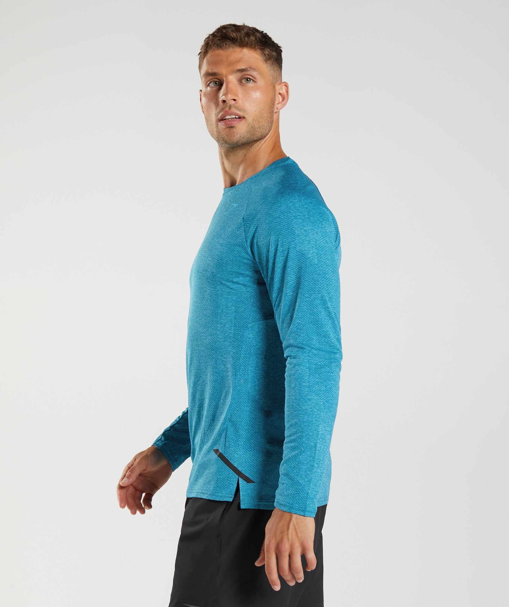 gymshark-apex-long-sleeve-t-shirt-atlantic-blue-shark-blue-aw22