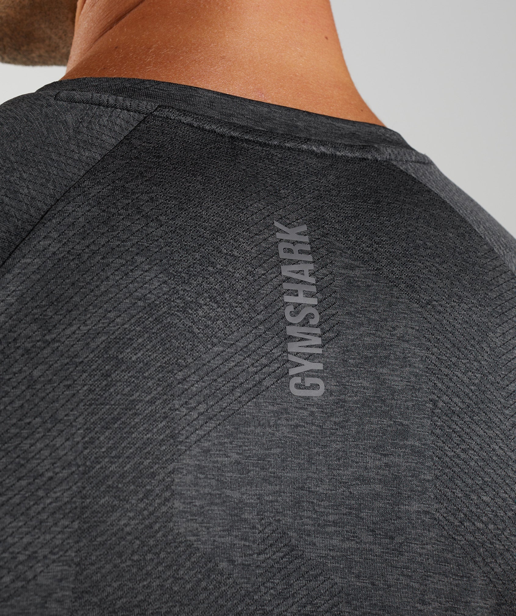 gymshark-apex-long-sleeve-t-shirt-black-silhouette-grey-aw22