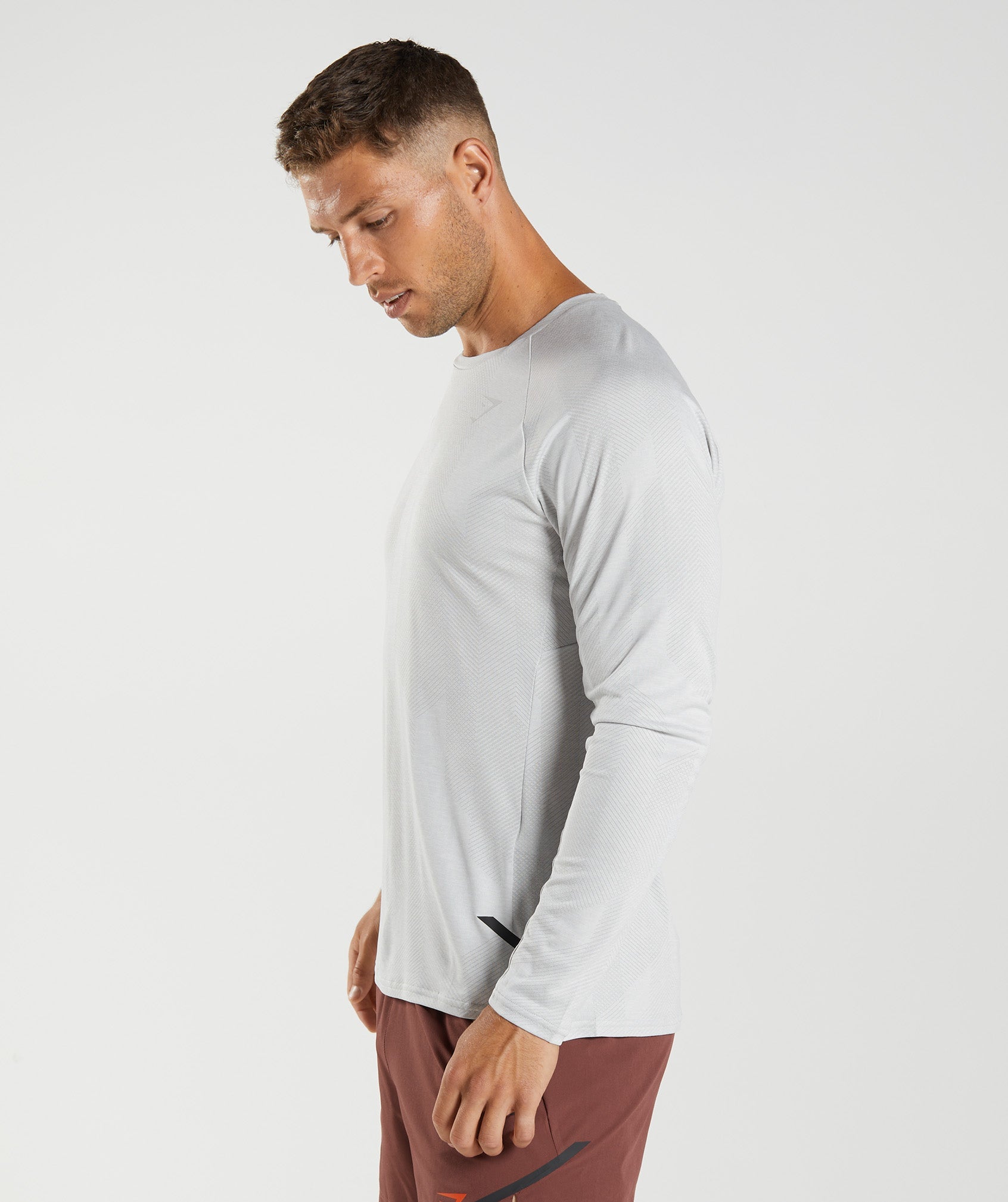 gymshark-apex-long-sleeve-t-shirt-light-grey-white-aw22