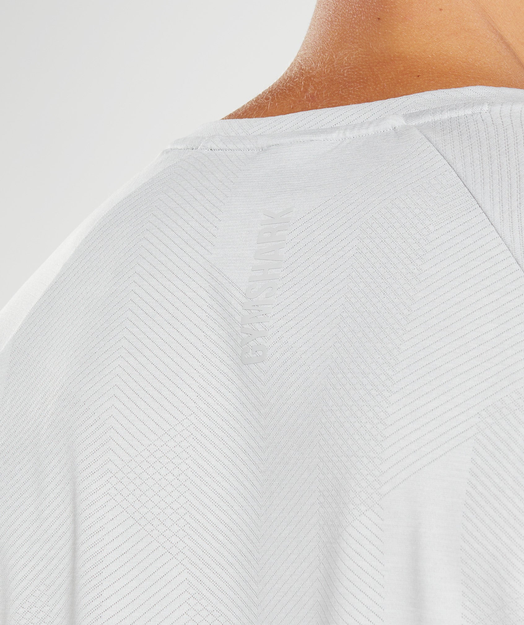 gymshark-apex-long-sleeve-t-shirt-light-grey-white-aw22