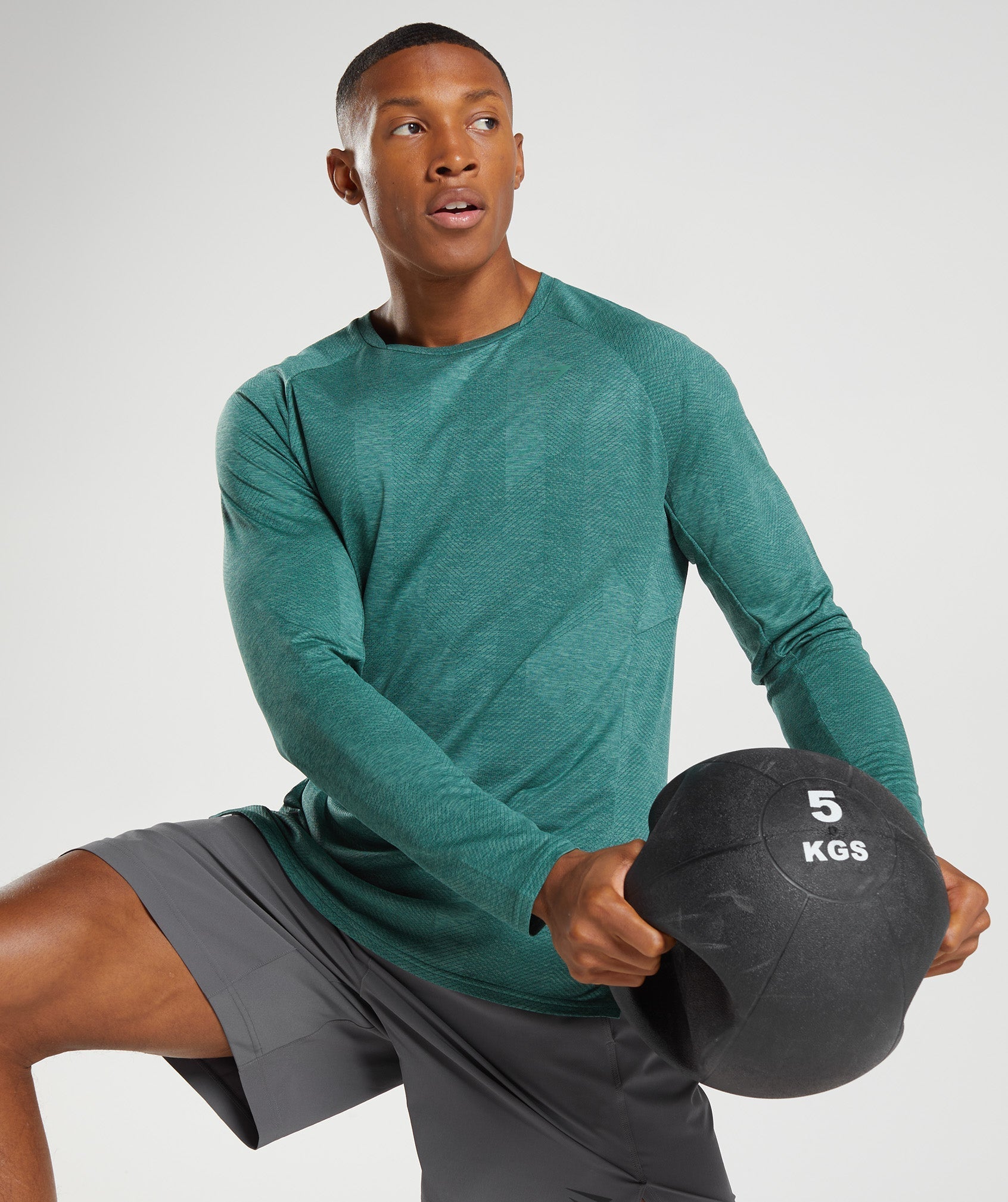 gymshark-apex-long-sleeve-t-shirt-woodland-green-hoya-green-aw22