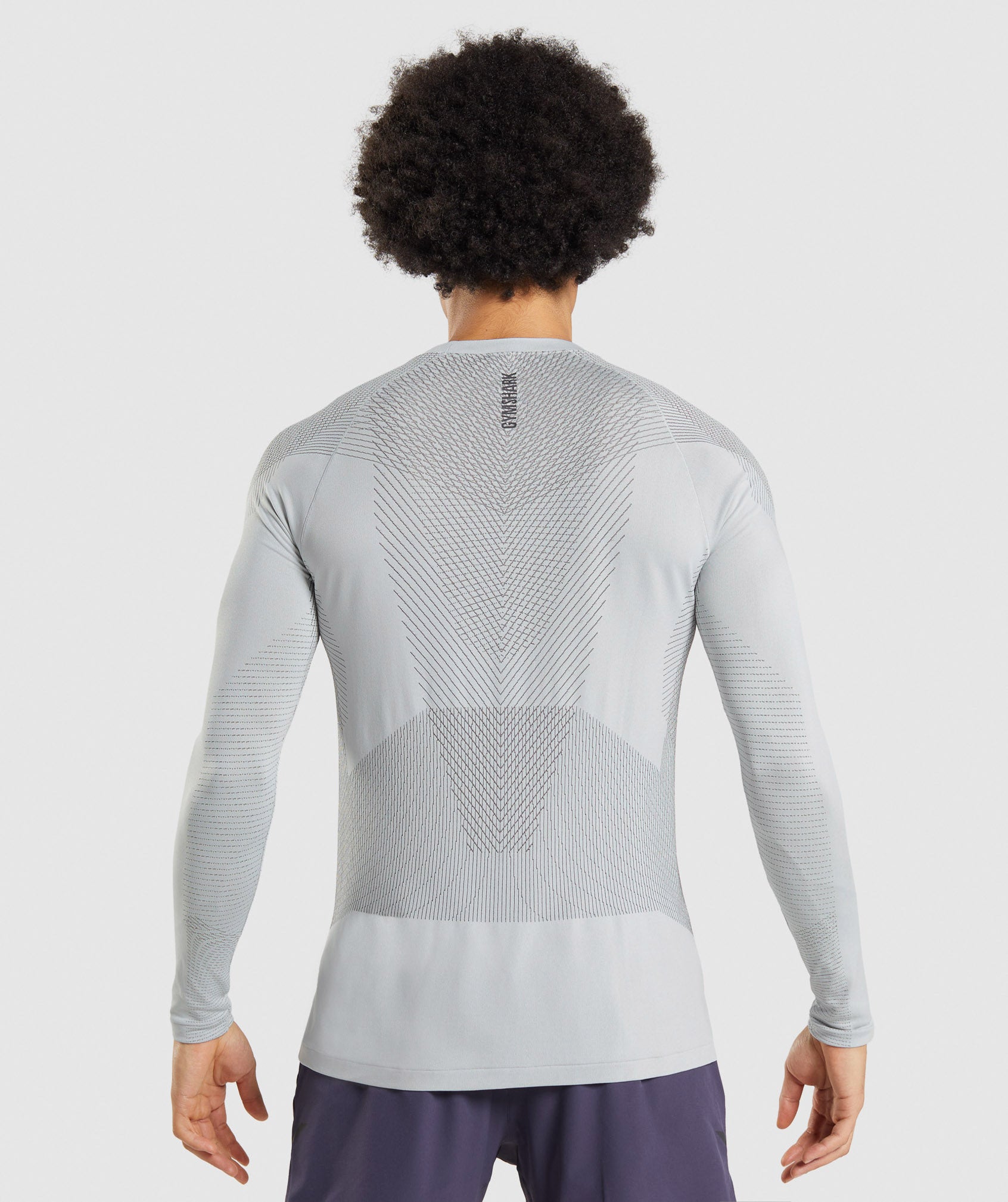 gymshark-apex-seamless-long-sleeve-t-shirt-light-grey-onyx-grey-ss22