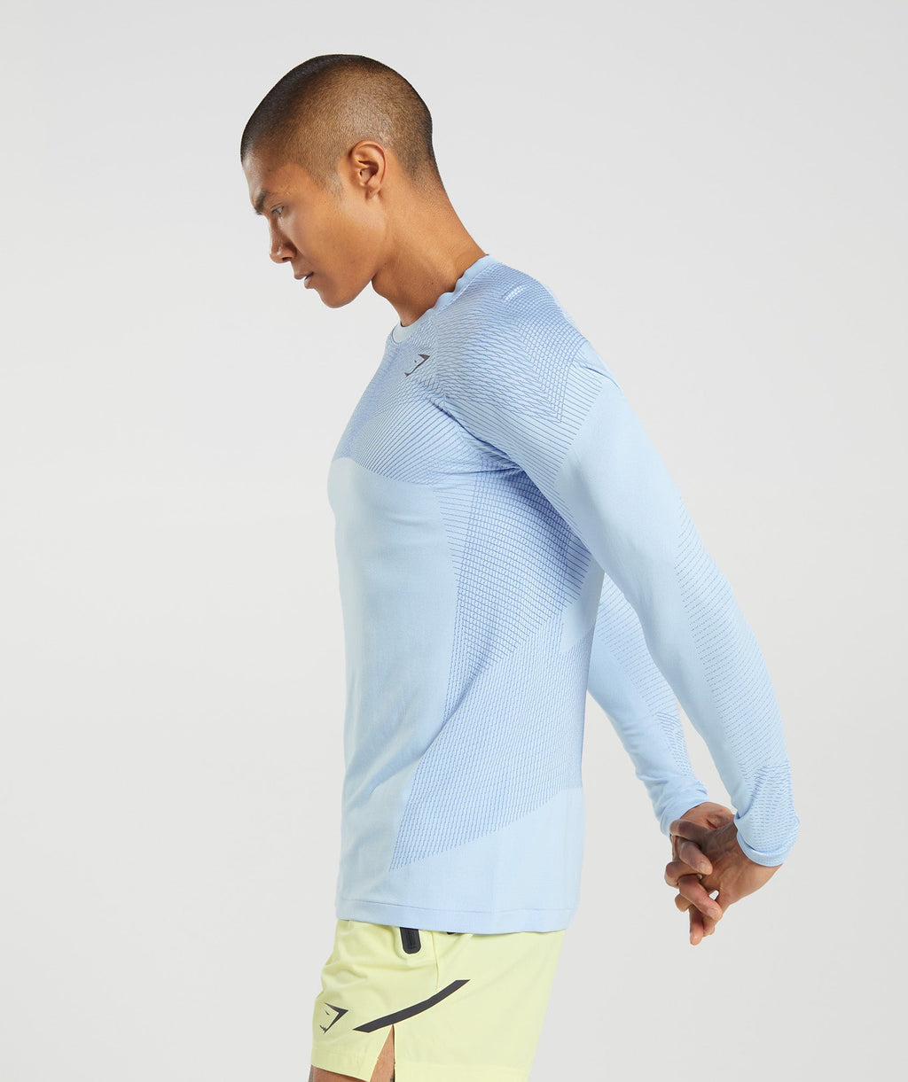 gymshark-apex-seamless-long-sleeve-t-shirt-linen-blue-court-blue-ss22